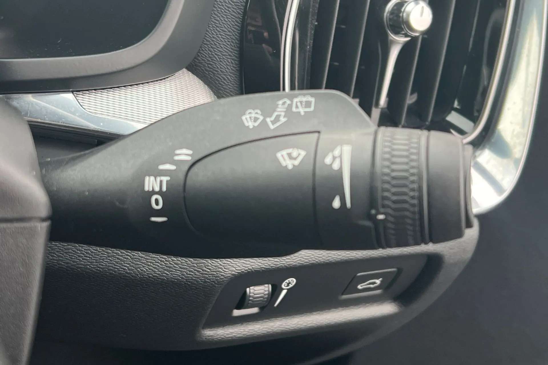 2019 VOLVO V60 2019 VOLVO V60