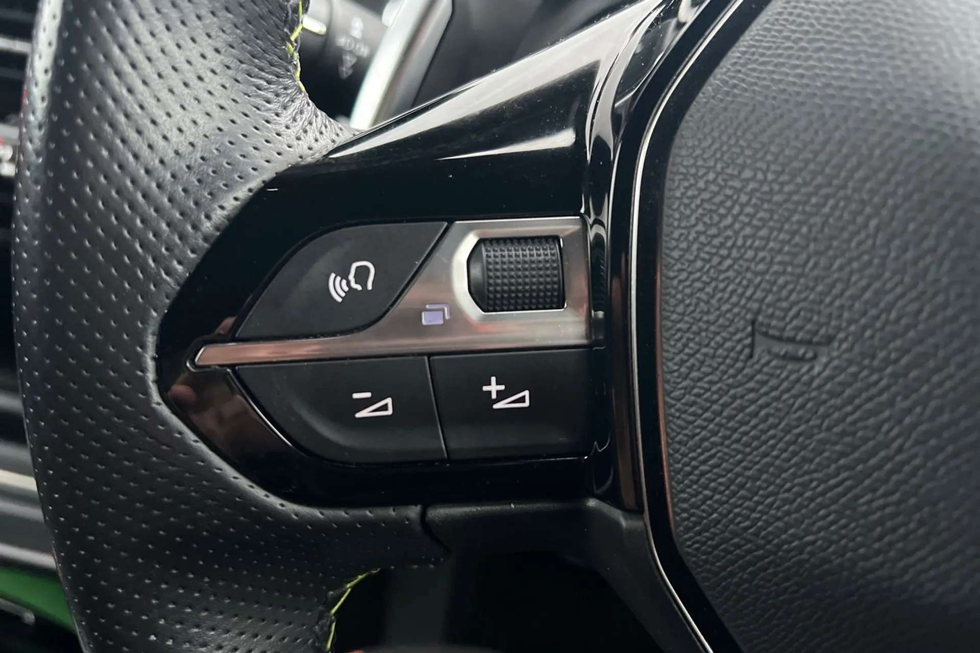 2021 PEUGEOT 2008 2021 PEUGEOT 2008