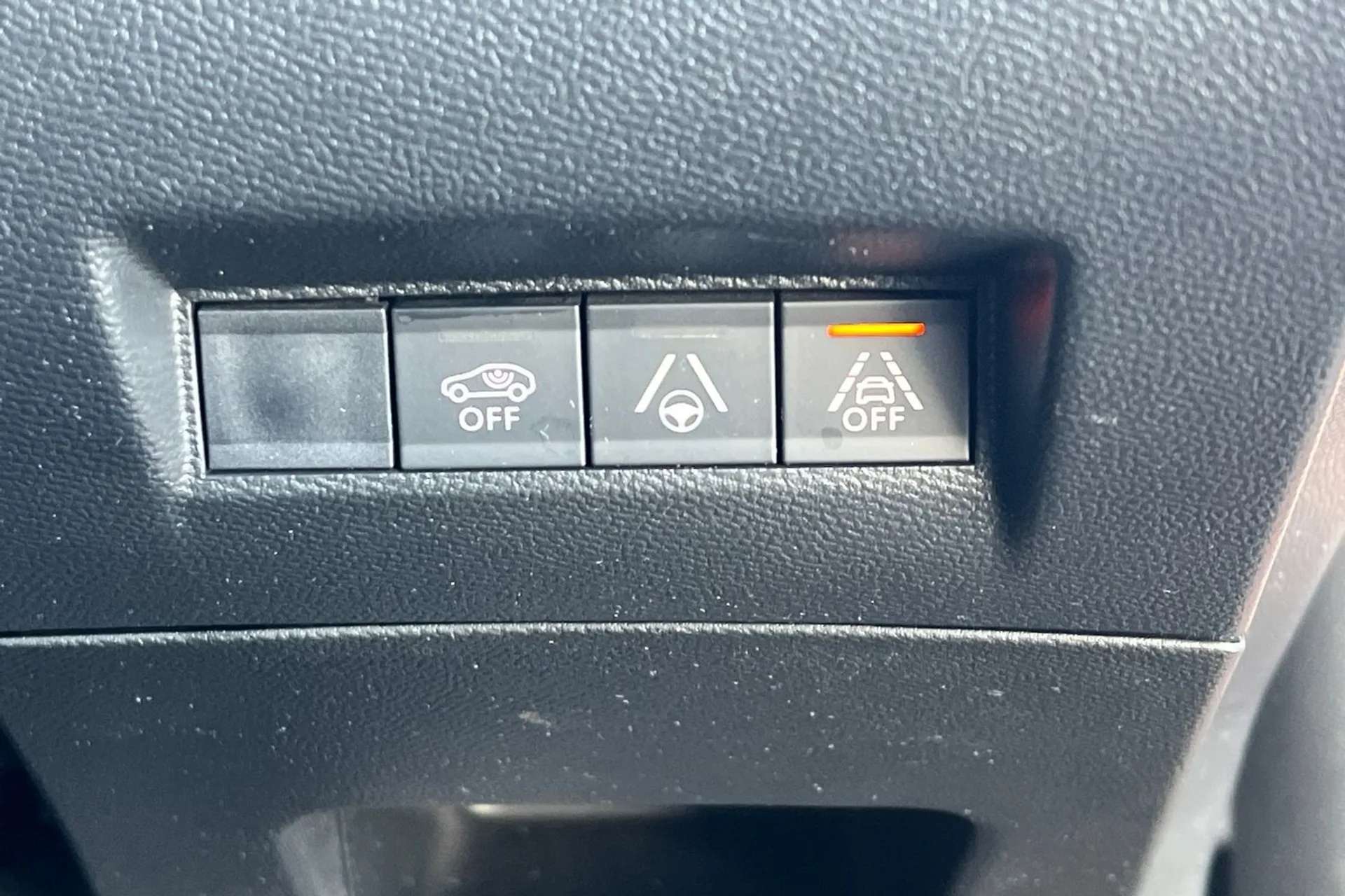 2021 PEUGEOT 2008 2021 PEUGEOT 2008