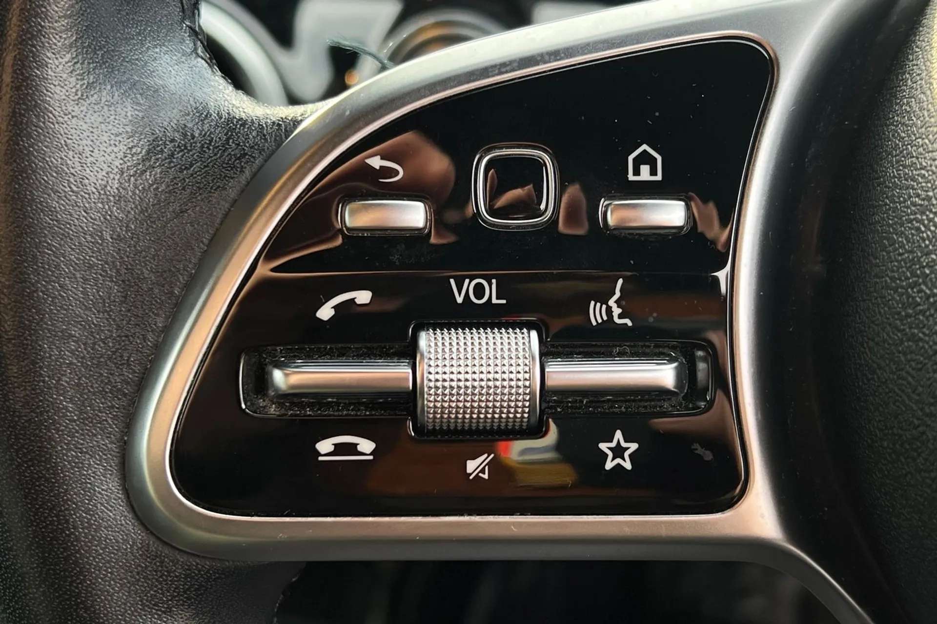 2018 MERCEDES-BENZ A CLASS 2018 MERCEDES-BENZ A CLASS