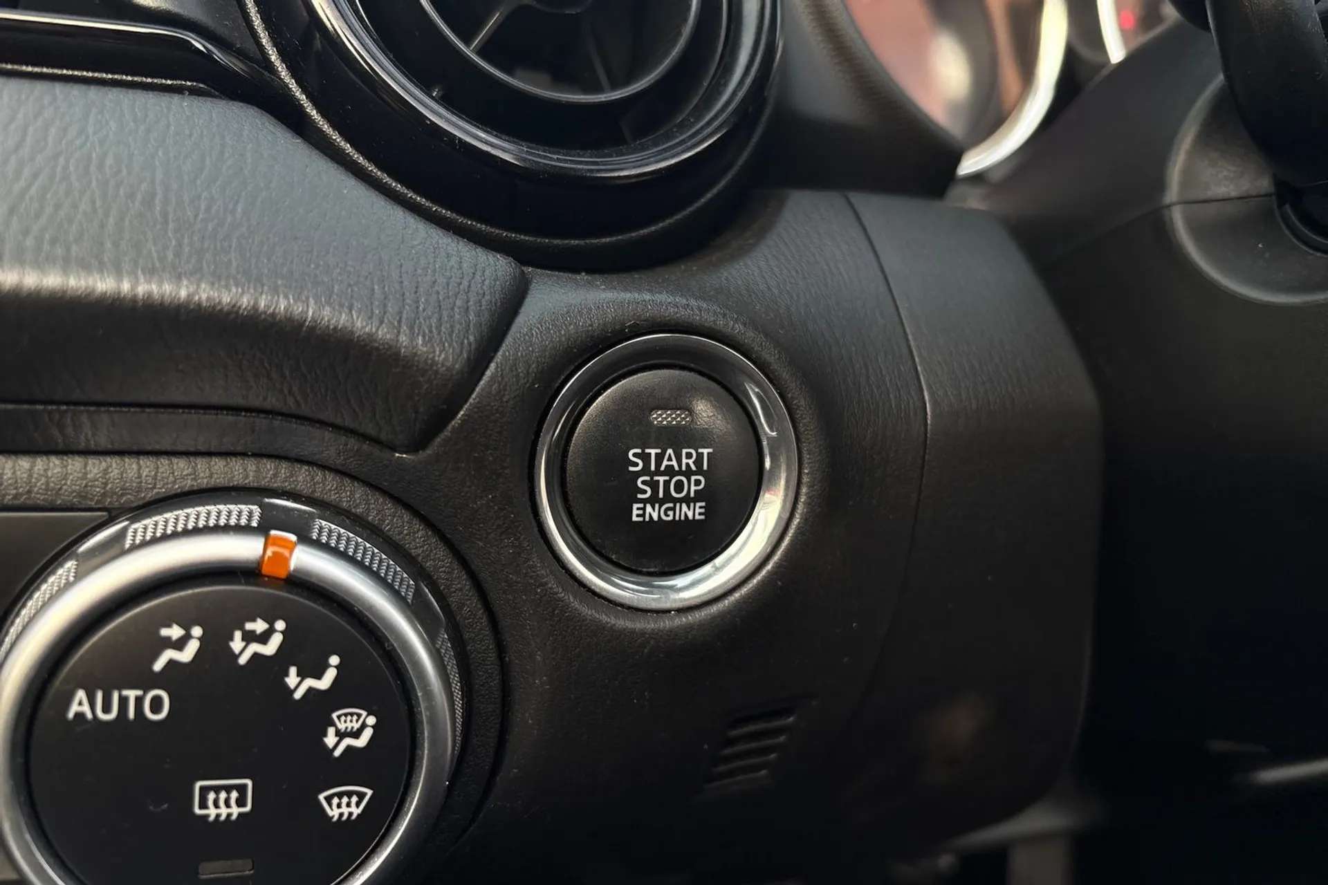 2018 MAZDA MX-5 2018 MAZDA MX-5