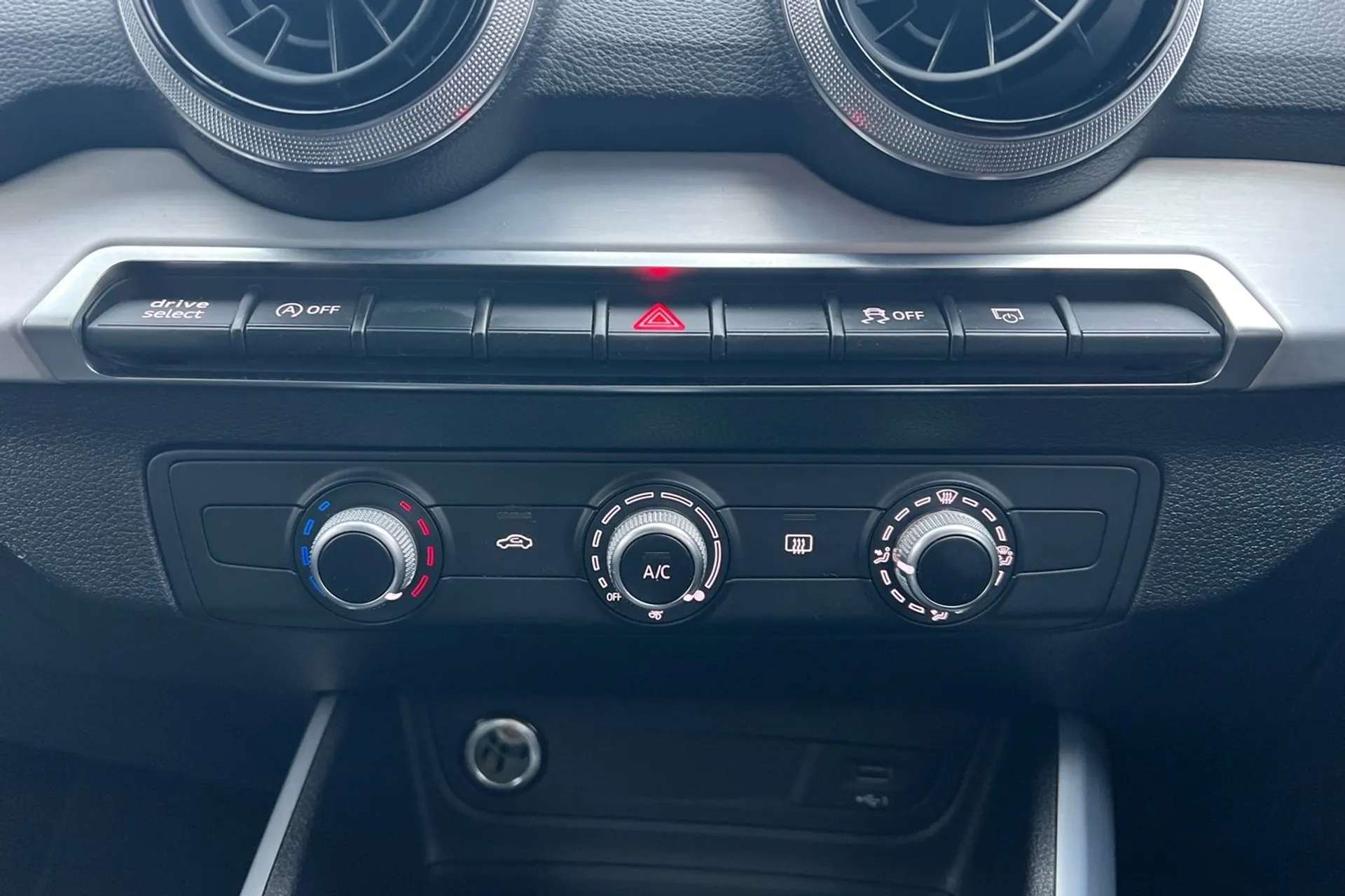 2021 AUDI Q2 2021 AUDI Q2