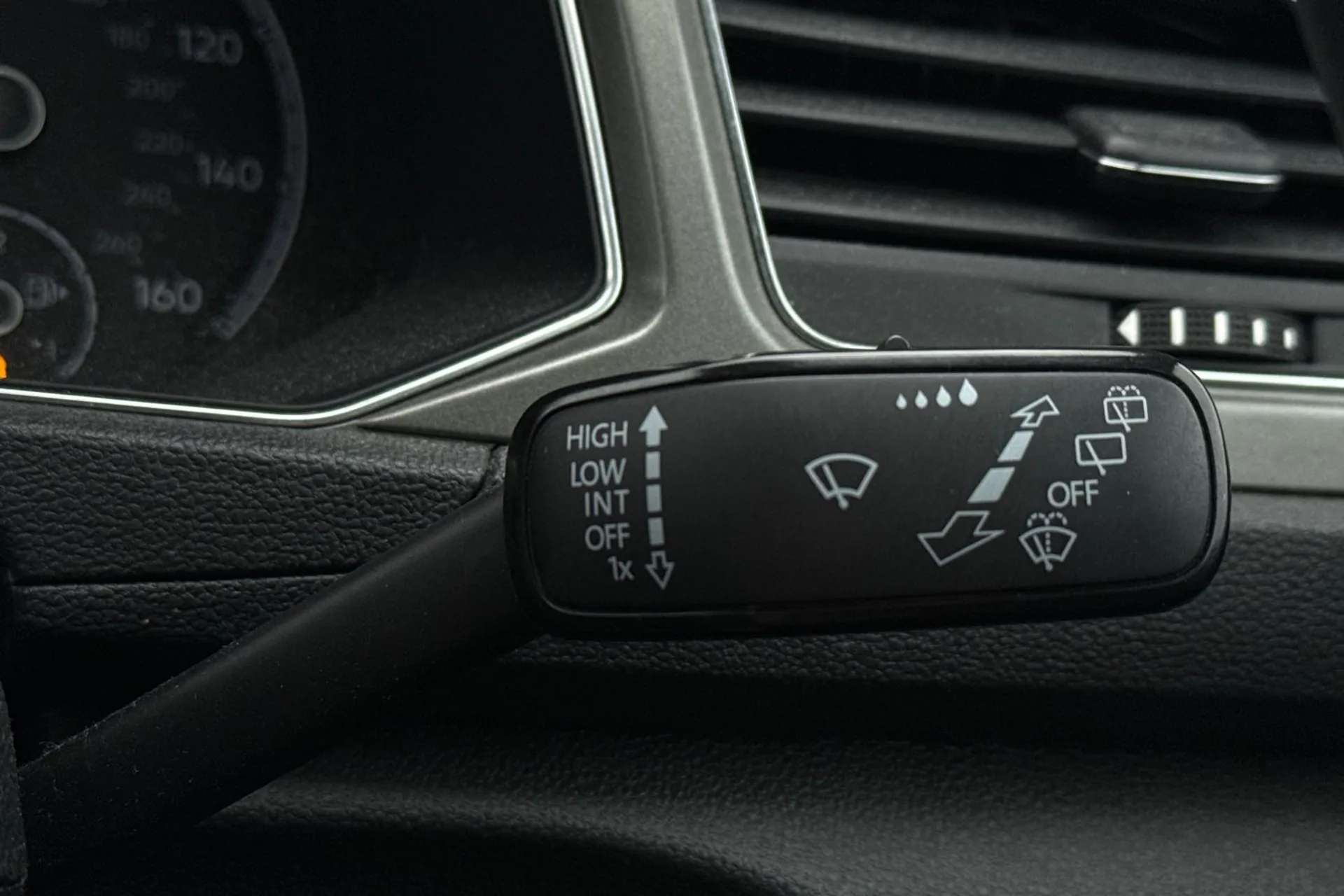 2020 VOLKSWAGEN T-ROC 2020 VOLKSWAGEN T-ROC