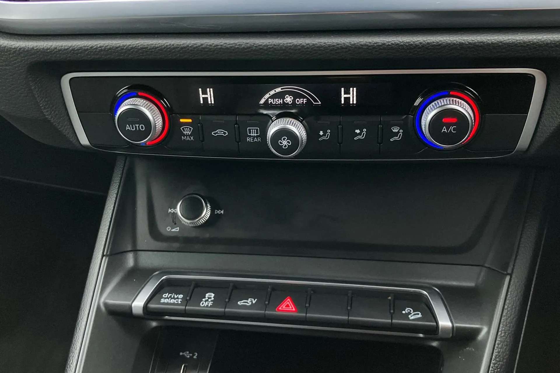 2024 AUDI Q3 2024 AUDI Q3