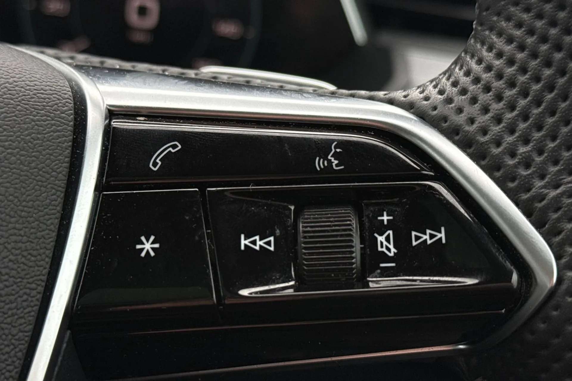 2023 AUDI Q8 2023 AUDI Q8