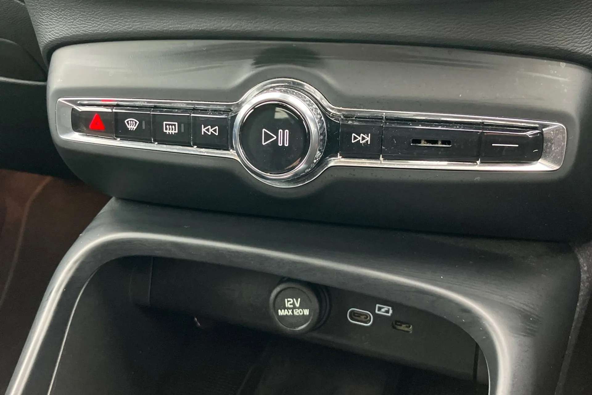 2022 VOLVO C40 2022 VOLVO C40