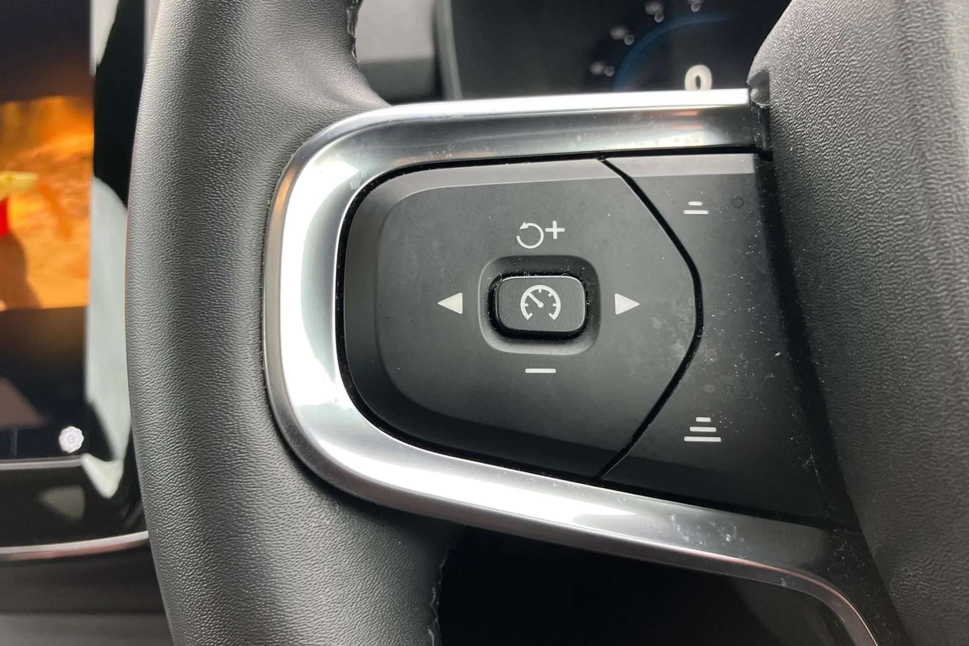 2022 VOLVO C40 2022 VOLVO C40