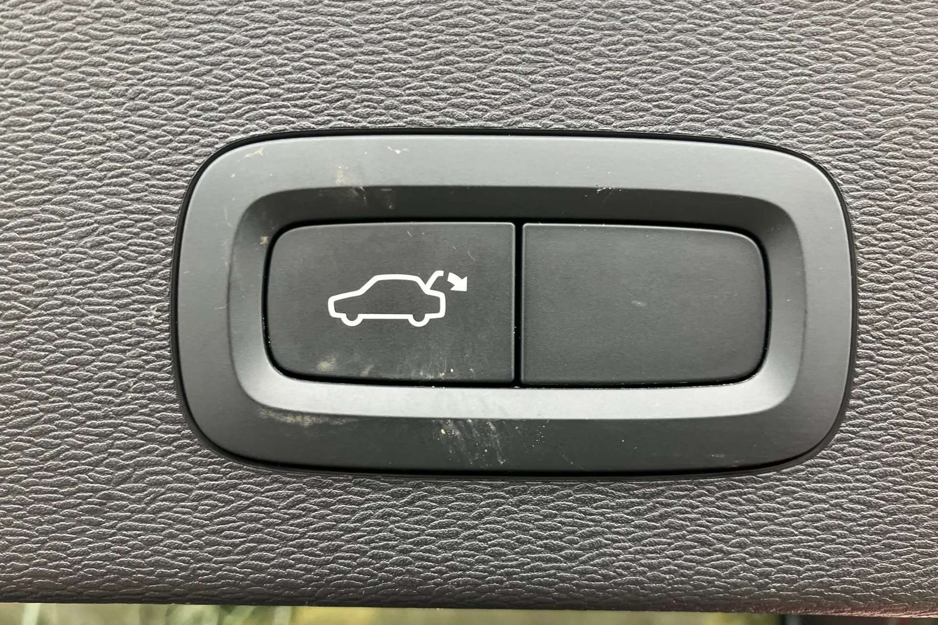 2022 VOLVO C40 2022 VOLVO C40