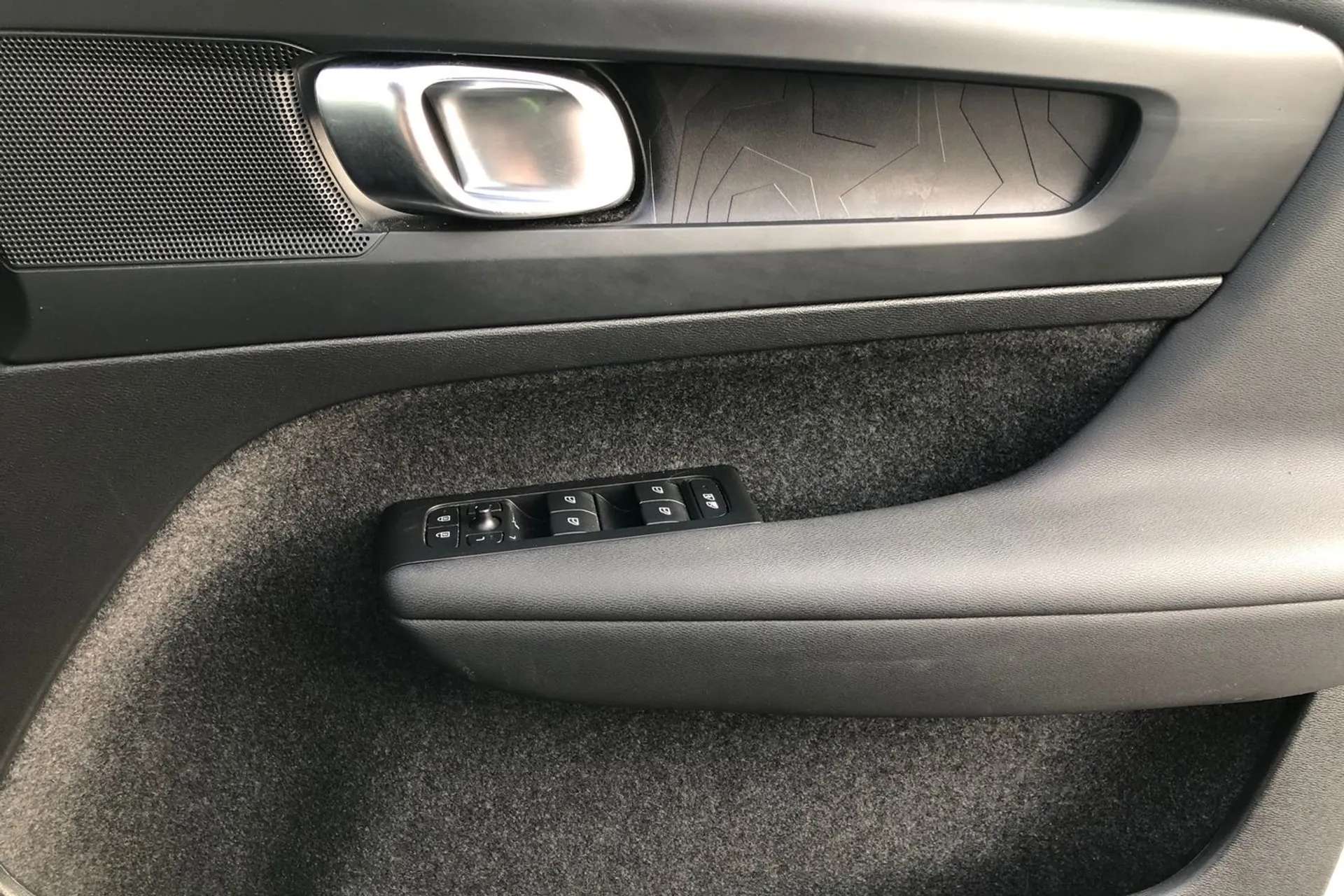 2022 VOLVO C40 2022 VOLVO C40