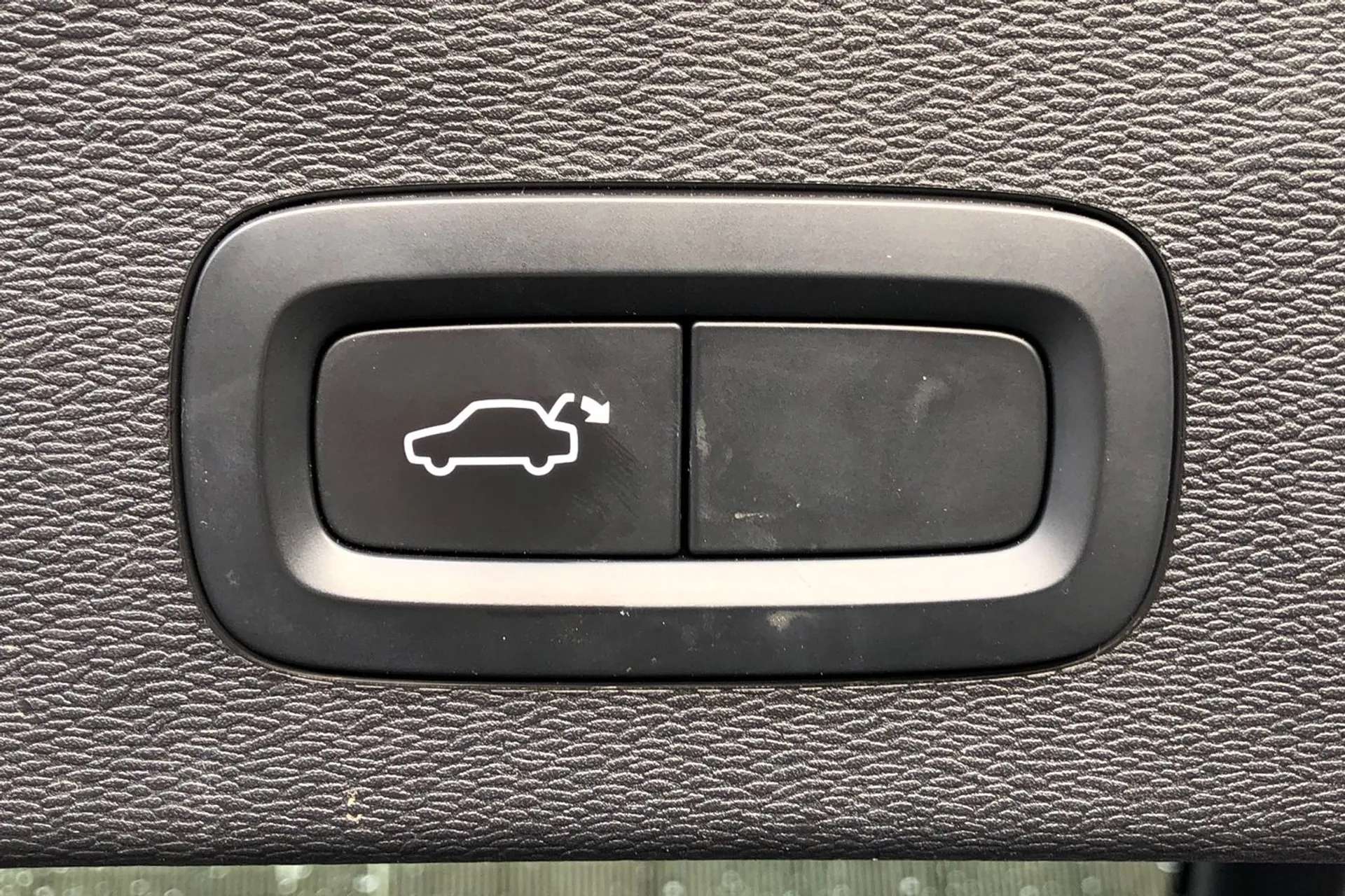 2022 VOLVO C40 2022 VOLVO C40