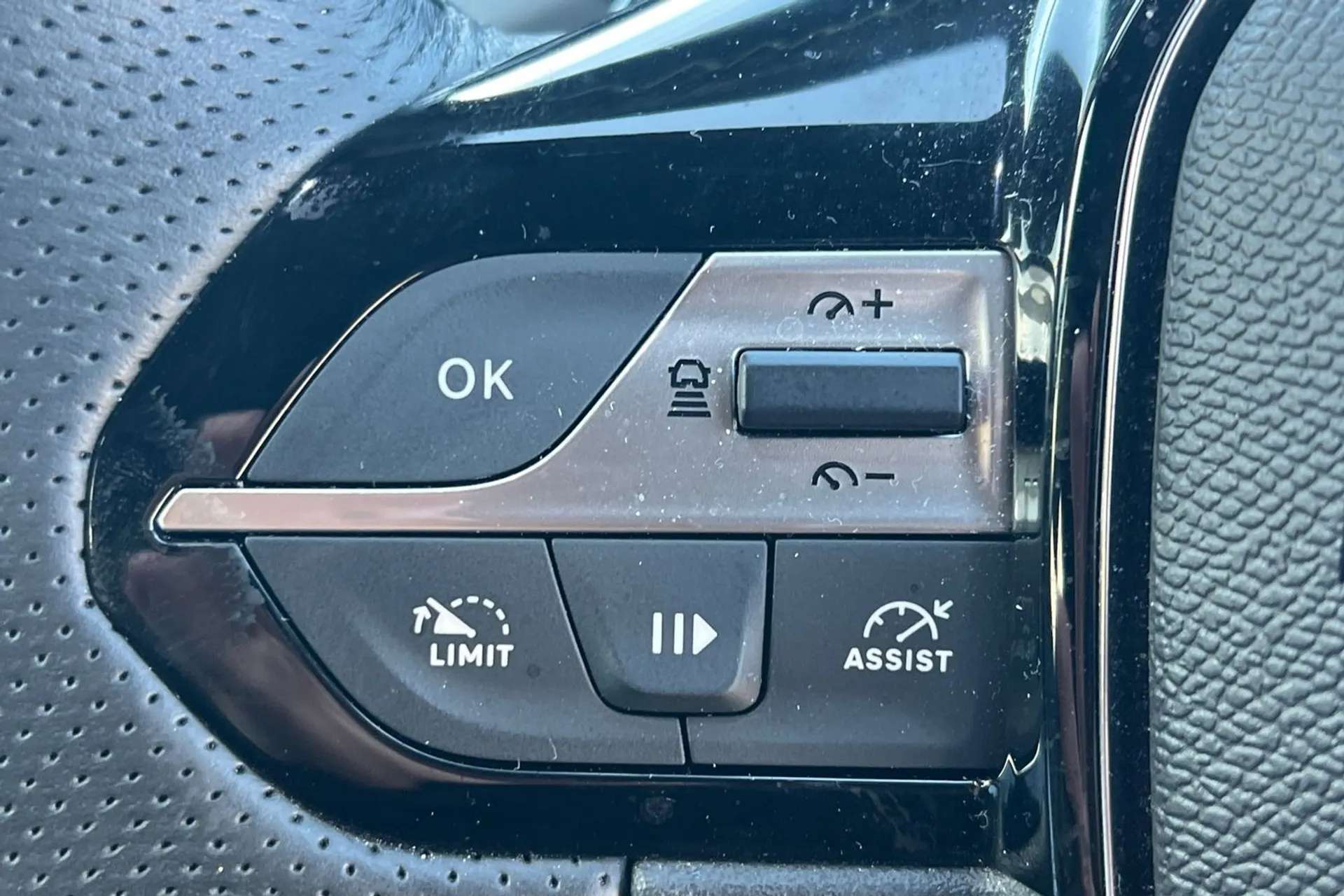 2024 PEUGEOT 408 2024 PEUGEOT 408