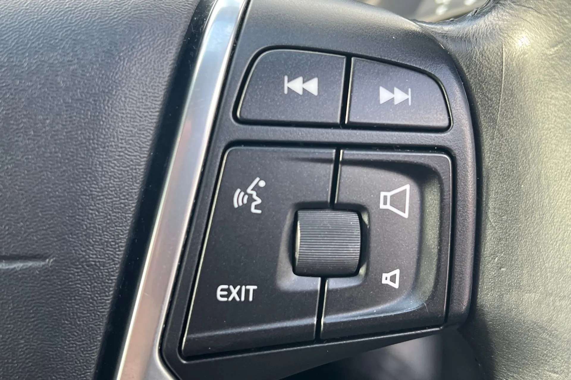 2015 VOLVO V40 2015 VOLVO V40