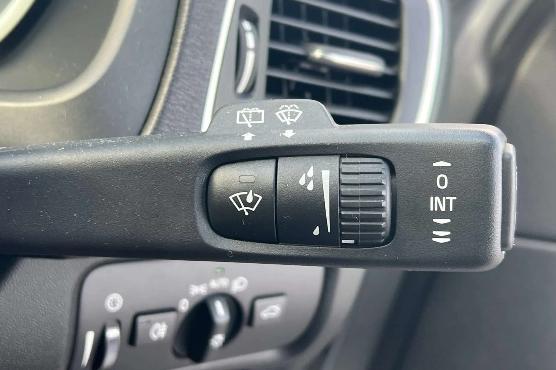 2015 VOLVO V40 2015 VOLVO V40