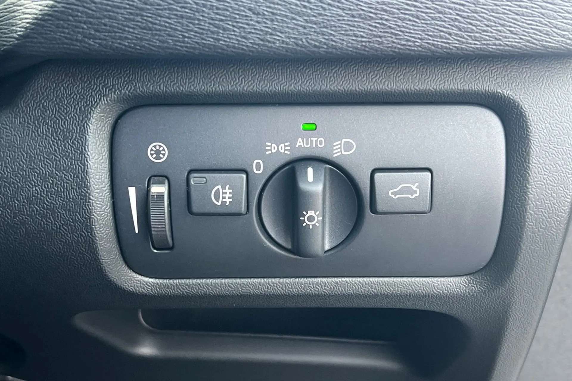 2015 VOLVO V40 2015 VOLVO V40