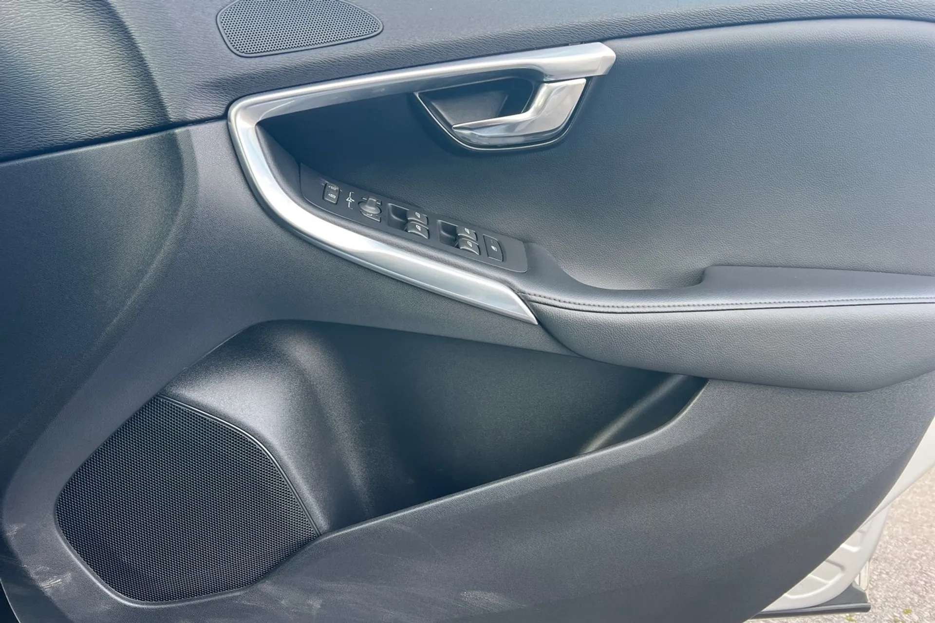 2015 VOLVO V40 2015 VOLVO V40