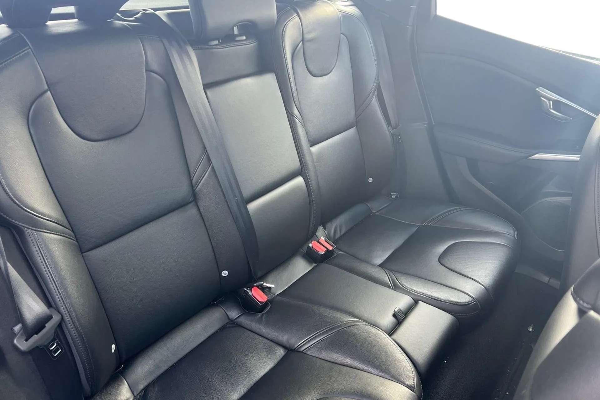 2015 VOLVO V40 2015 VOLVO V40