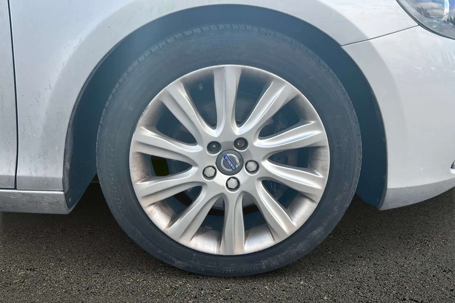 2015 VOLVO V40 2015 VOLVO V40