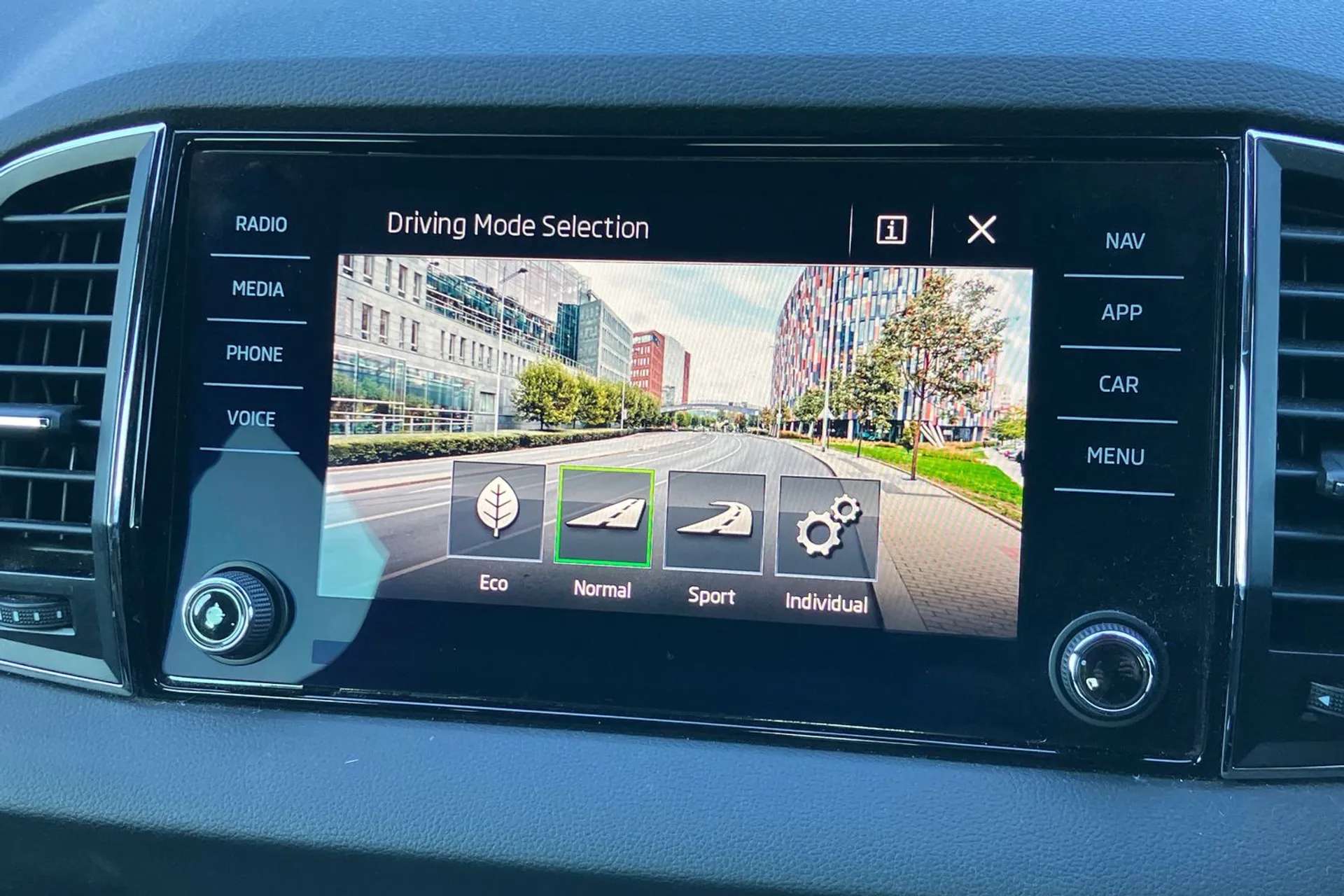 2020 SKODA KAROQ 2020 SKODA KAROQ