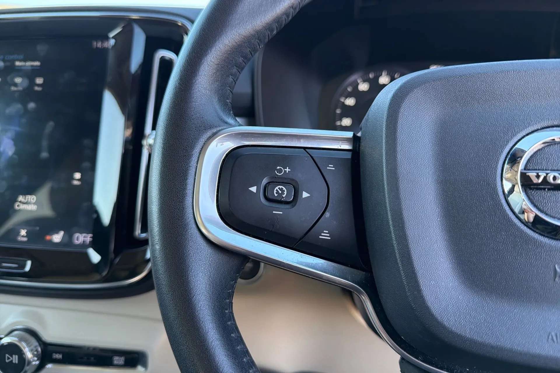 2019 VOLVO XC40 2019 VOLVO XC40