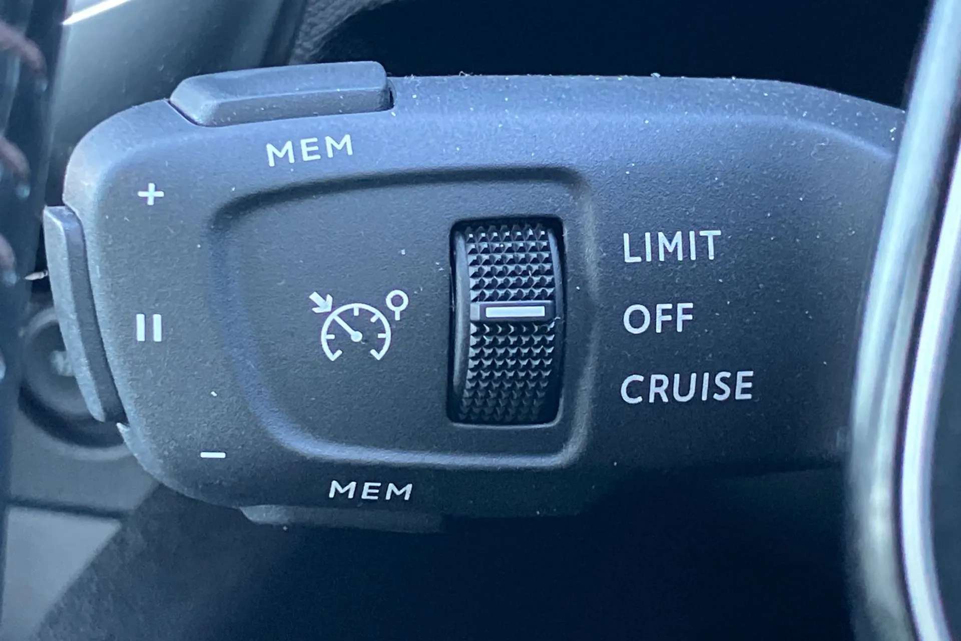 2021 PEUGEOT 5008 2021 PEUGEOT 5008