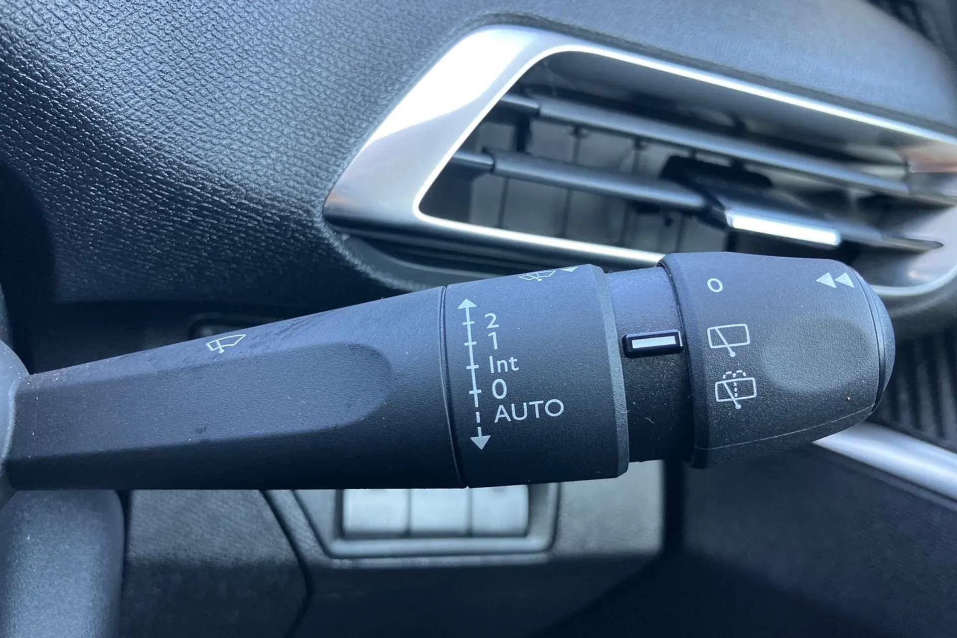 2021 PEUGEOT 5008 2021 PEUGEOT 5008