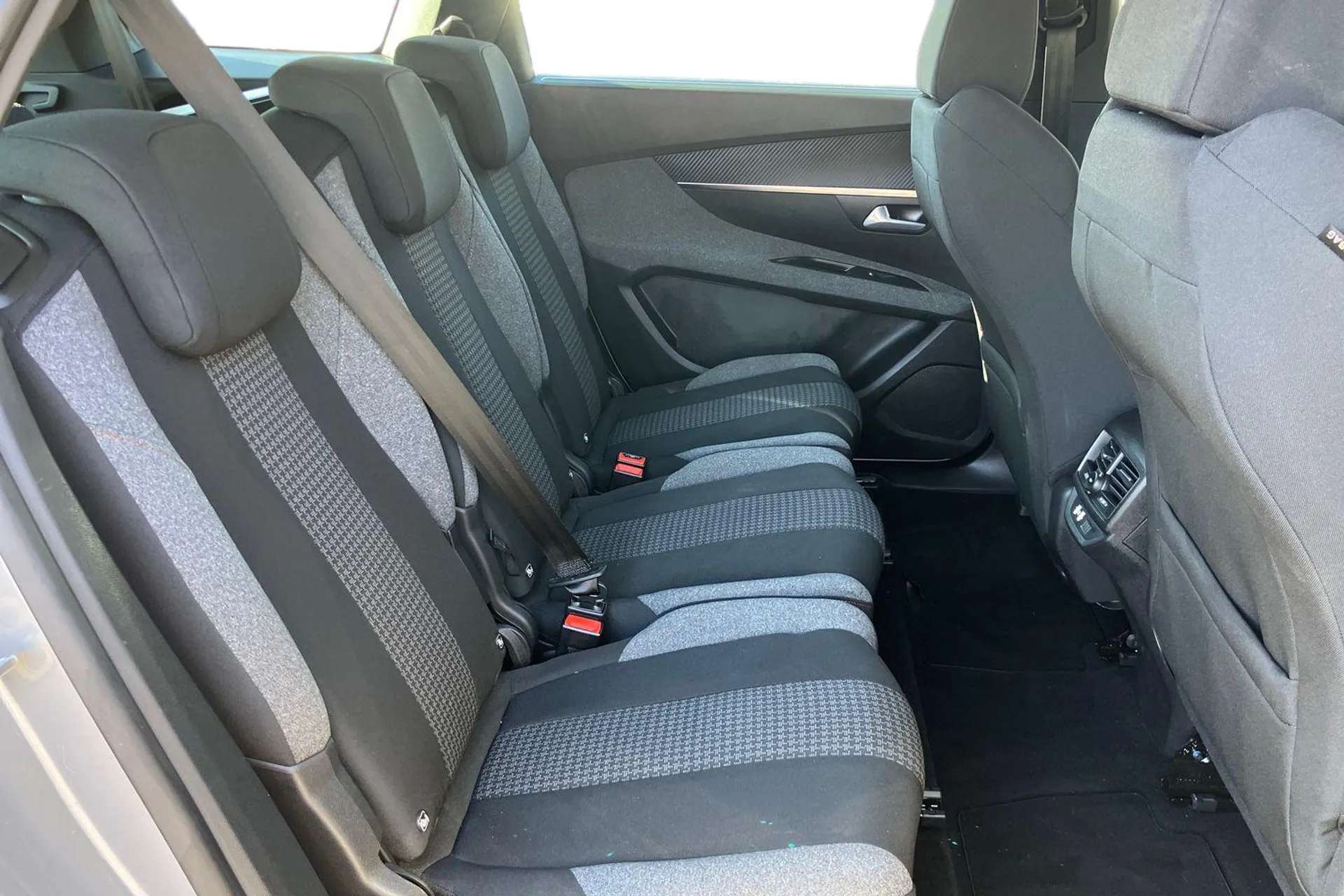 2021 PEUGEOT 5008 2021 PEUGEOT 5008