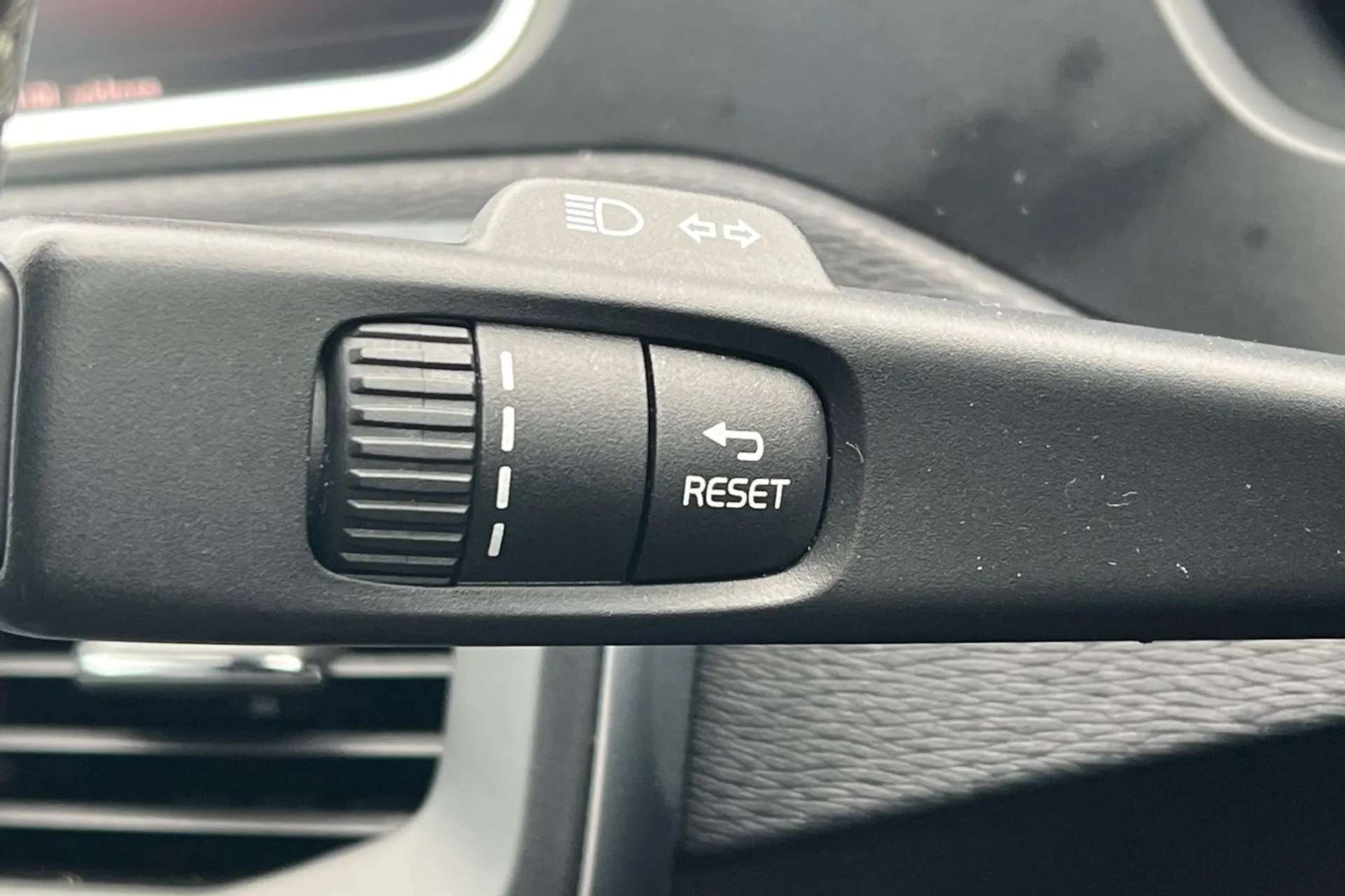 2017 VOLVO V40 2017 VOLVO V40