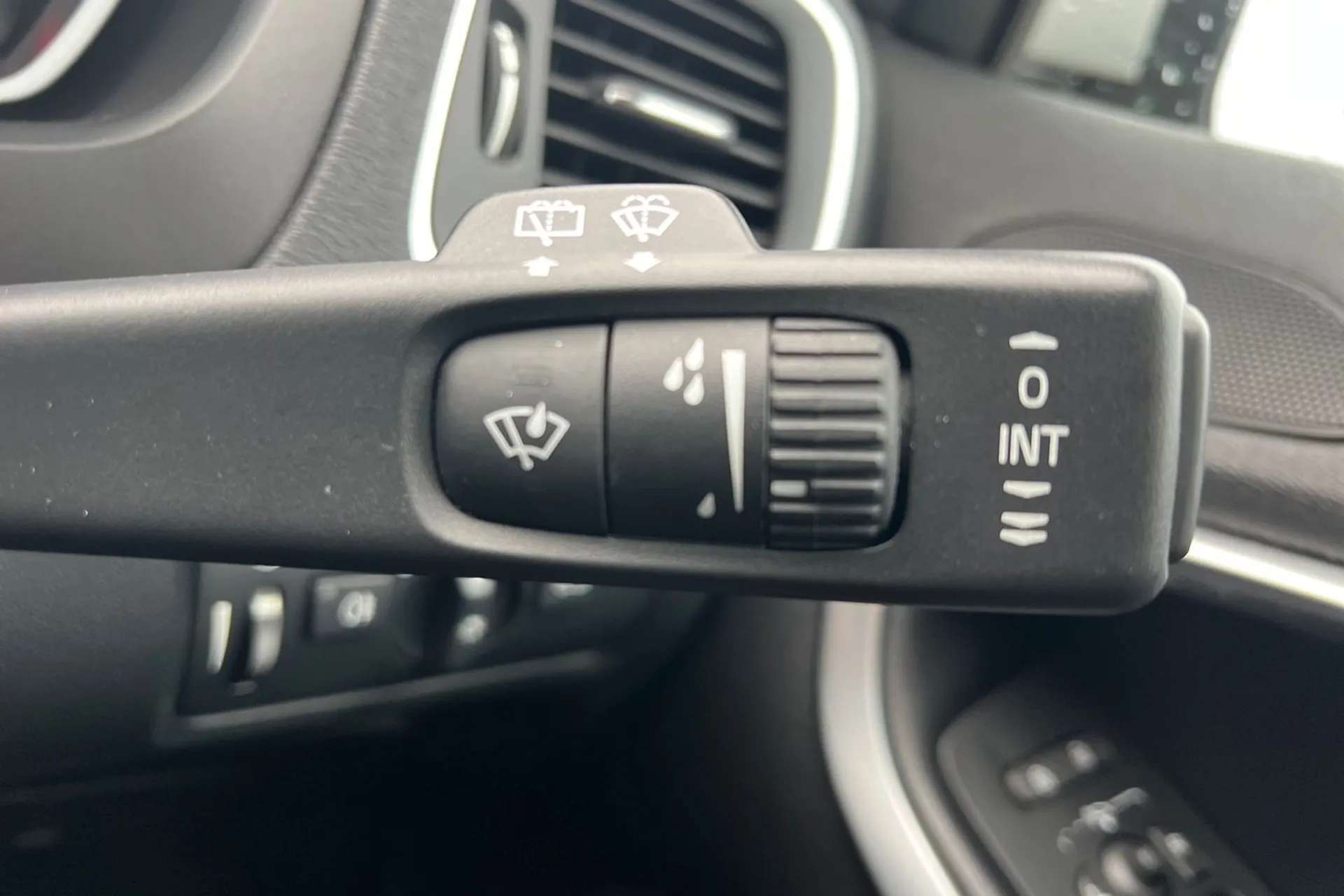 2017 VOLVO V40 2017 VOLVO V40