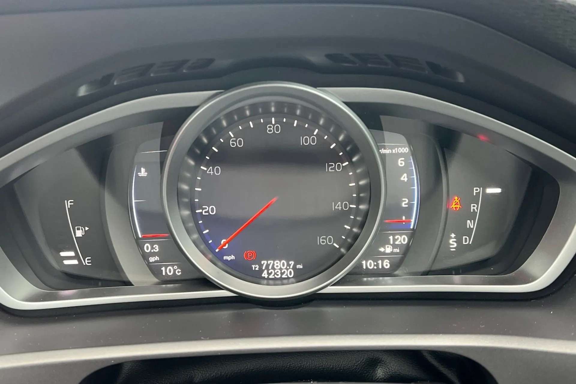 2017 VOLVO V40 2017 VOLVO V40