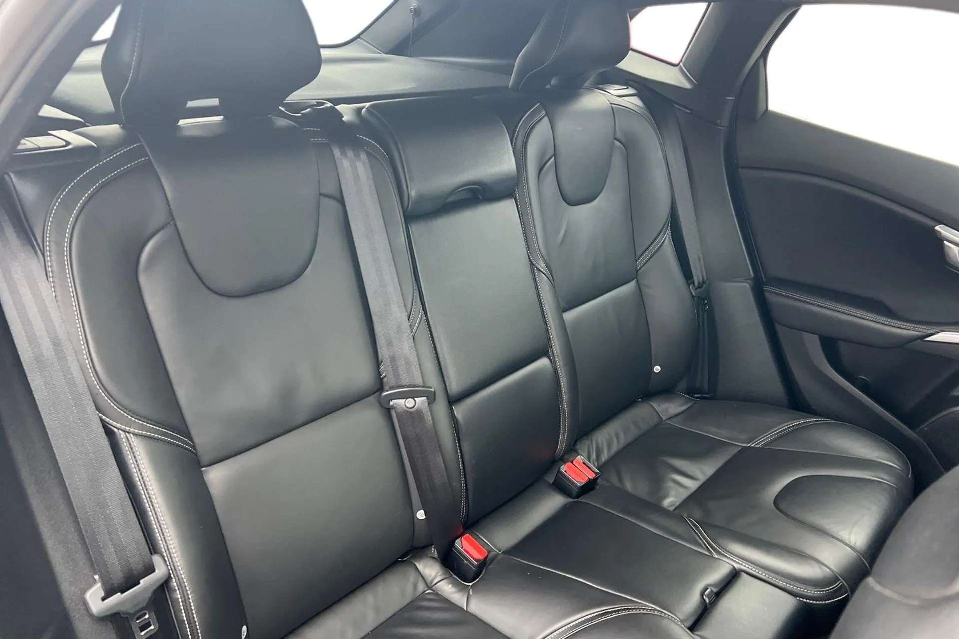 2017 VOLVO V40 2017 VOLVO V40