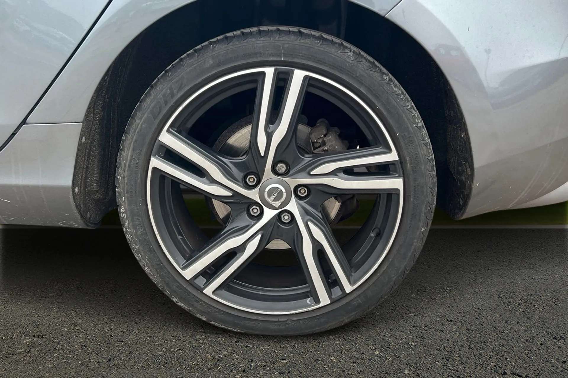 2017 VOLVO V40 2017 VOLVO V40