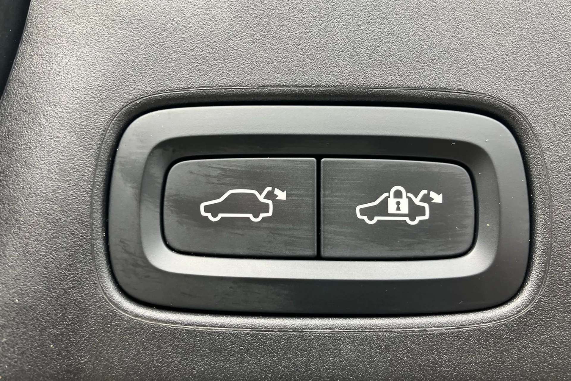 2020 VOLVO V90 2020 VOLVO V90