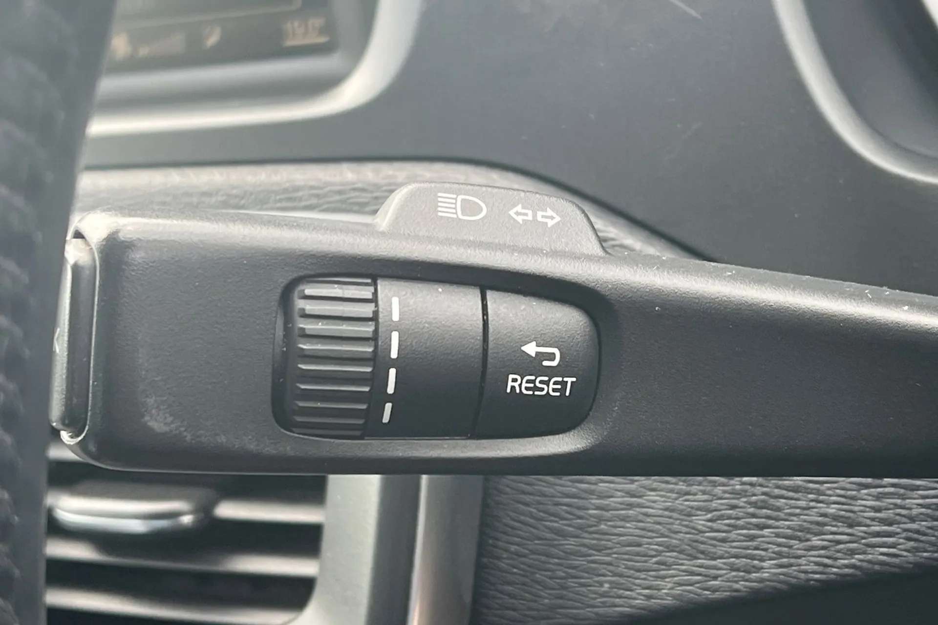 2015 VOLVO V40 2015 VOLVO V40