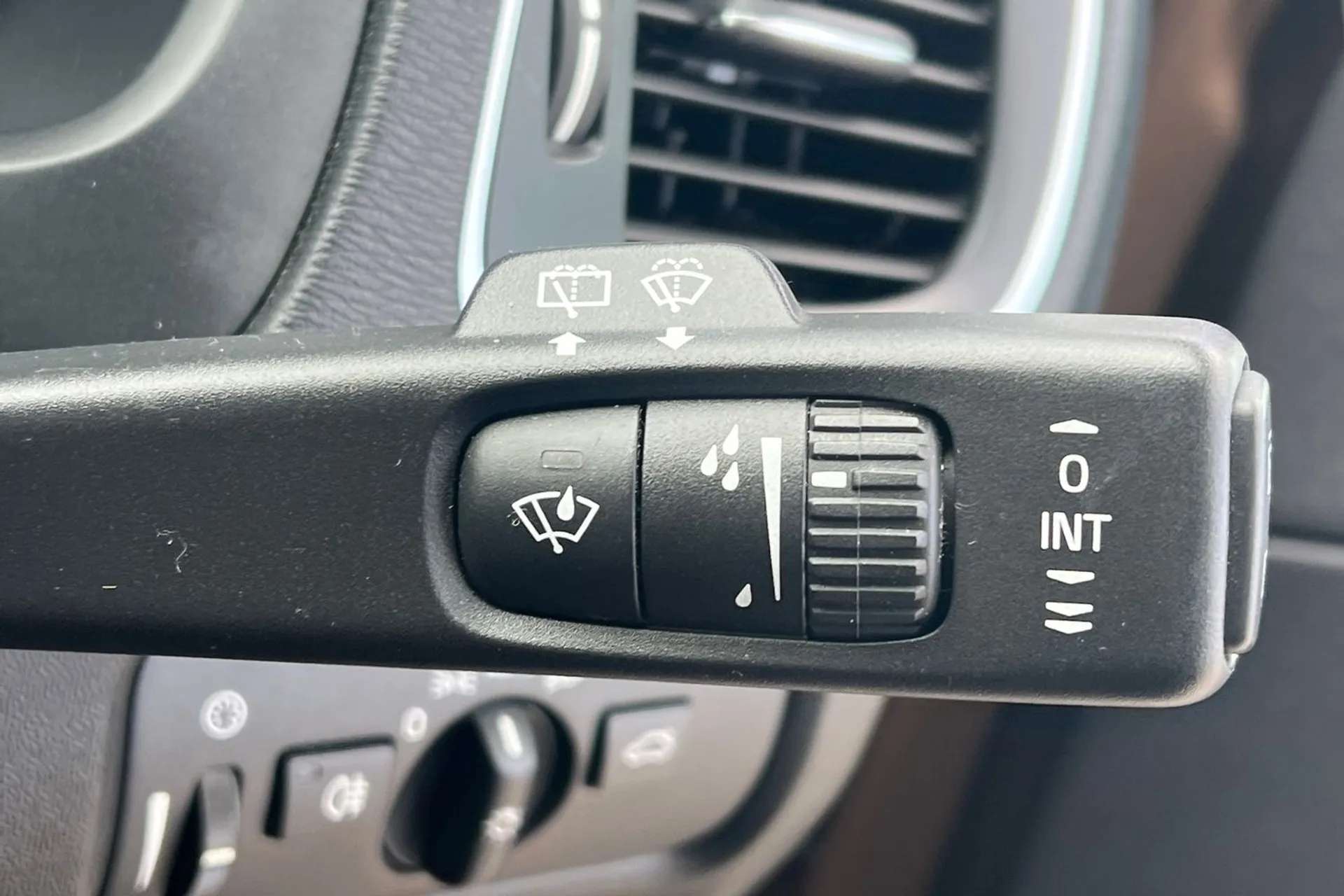 2015 VOLVO V40 2015 VOLVO V40