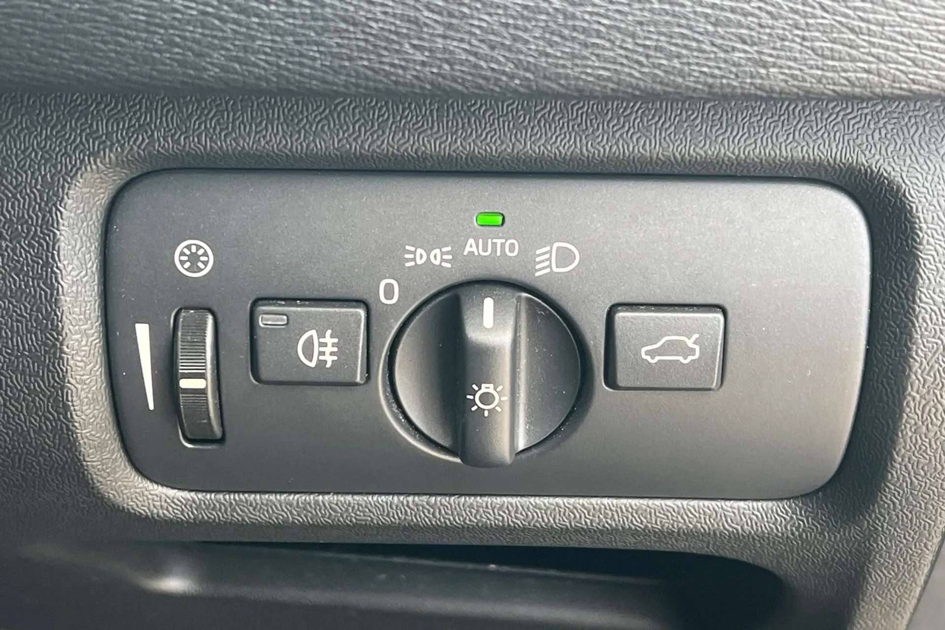 2015 VOLVO V40 2015 VOLVO V40