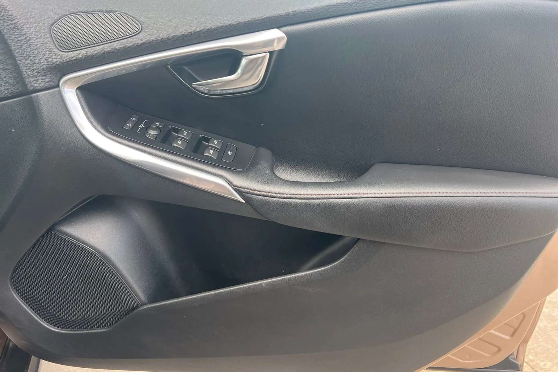 2015 VOLVO V40 2015 VOLVO V40