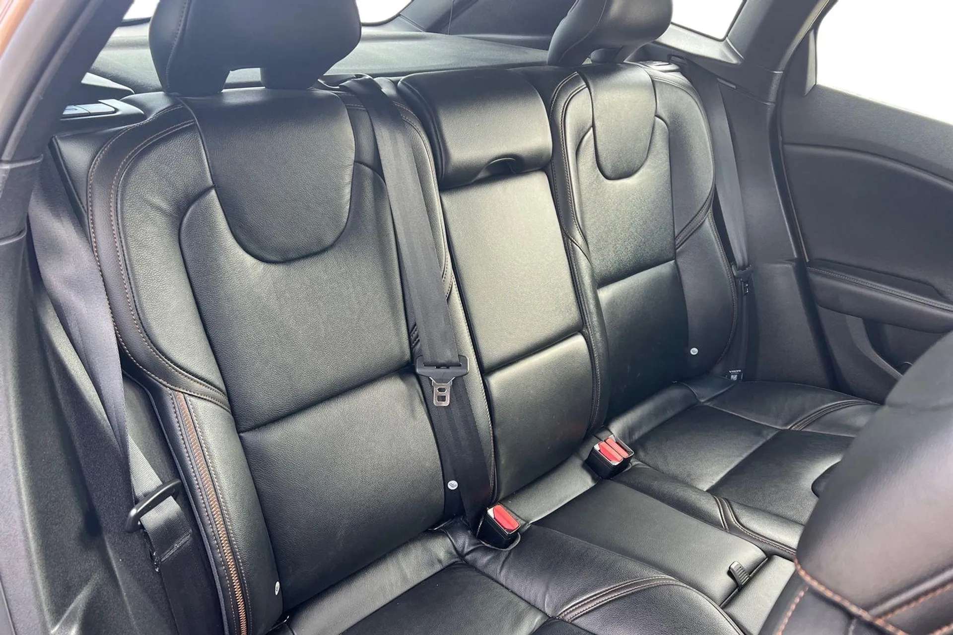 2015 VOLVO V40 2015 VOLVO V40