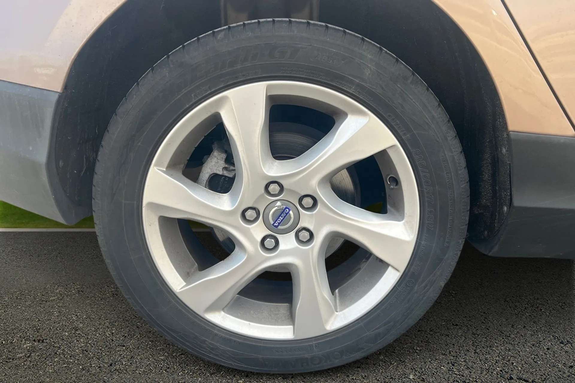 2015 VOLVO V40 2015 VOLVO V40