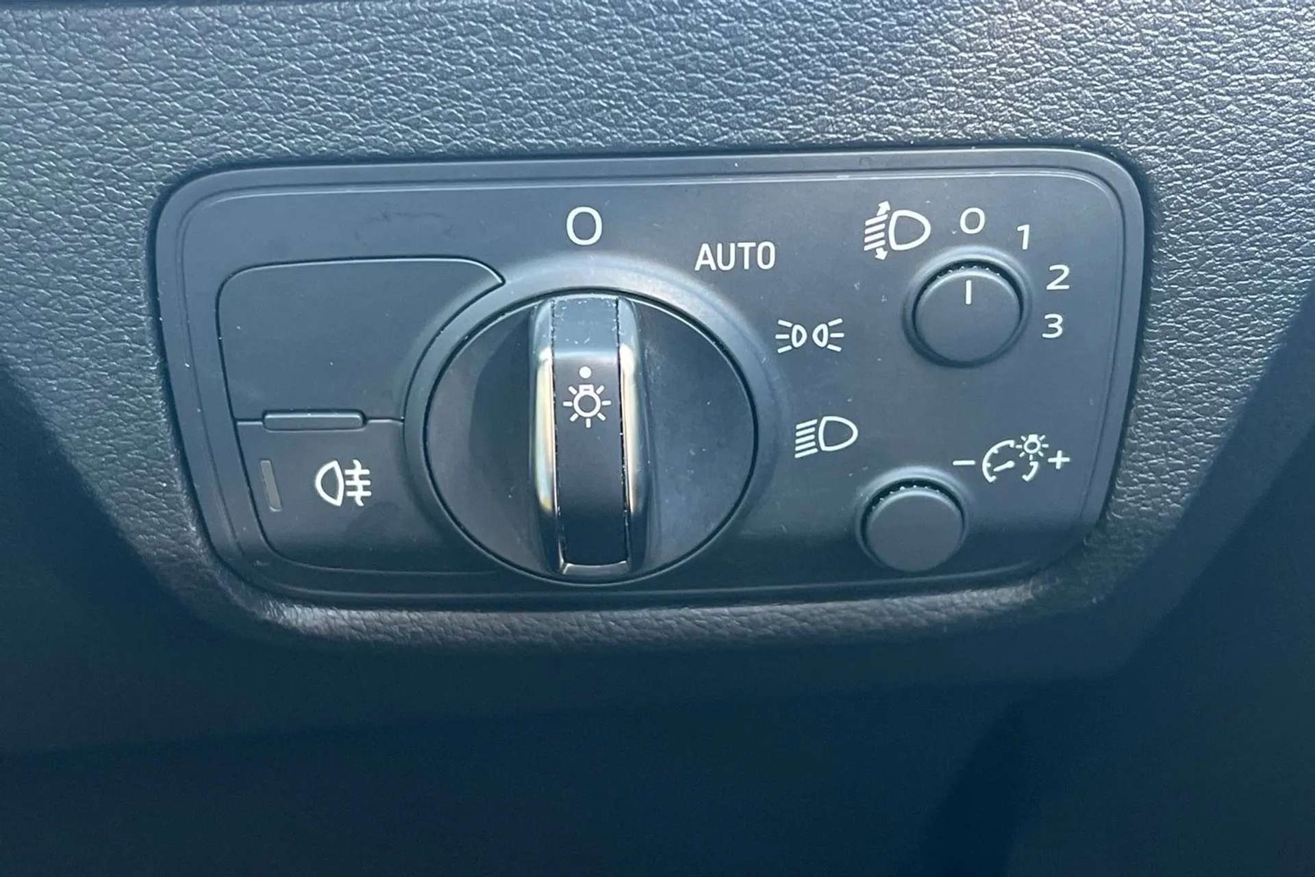 2019 AUDI Q2 2019 AUDI Q2