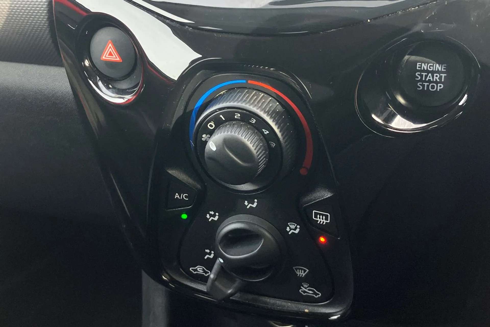 2021 PEUGEOT 108 2021 PEUGEOT 108