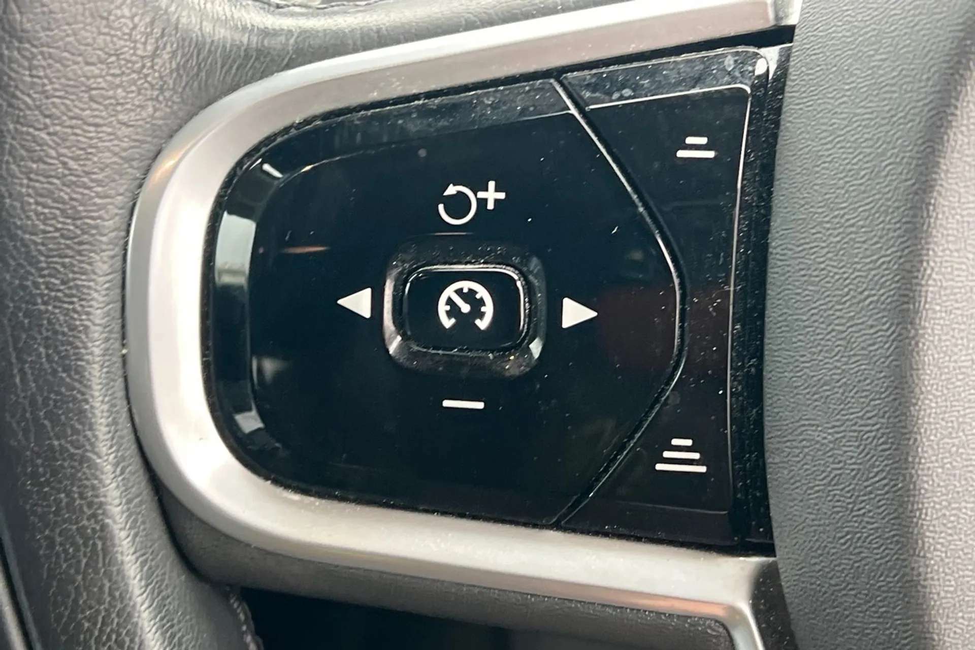 2021 VOLVO V90 2021 VOLVO V90