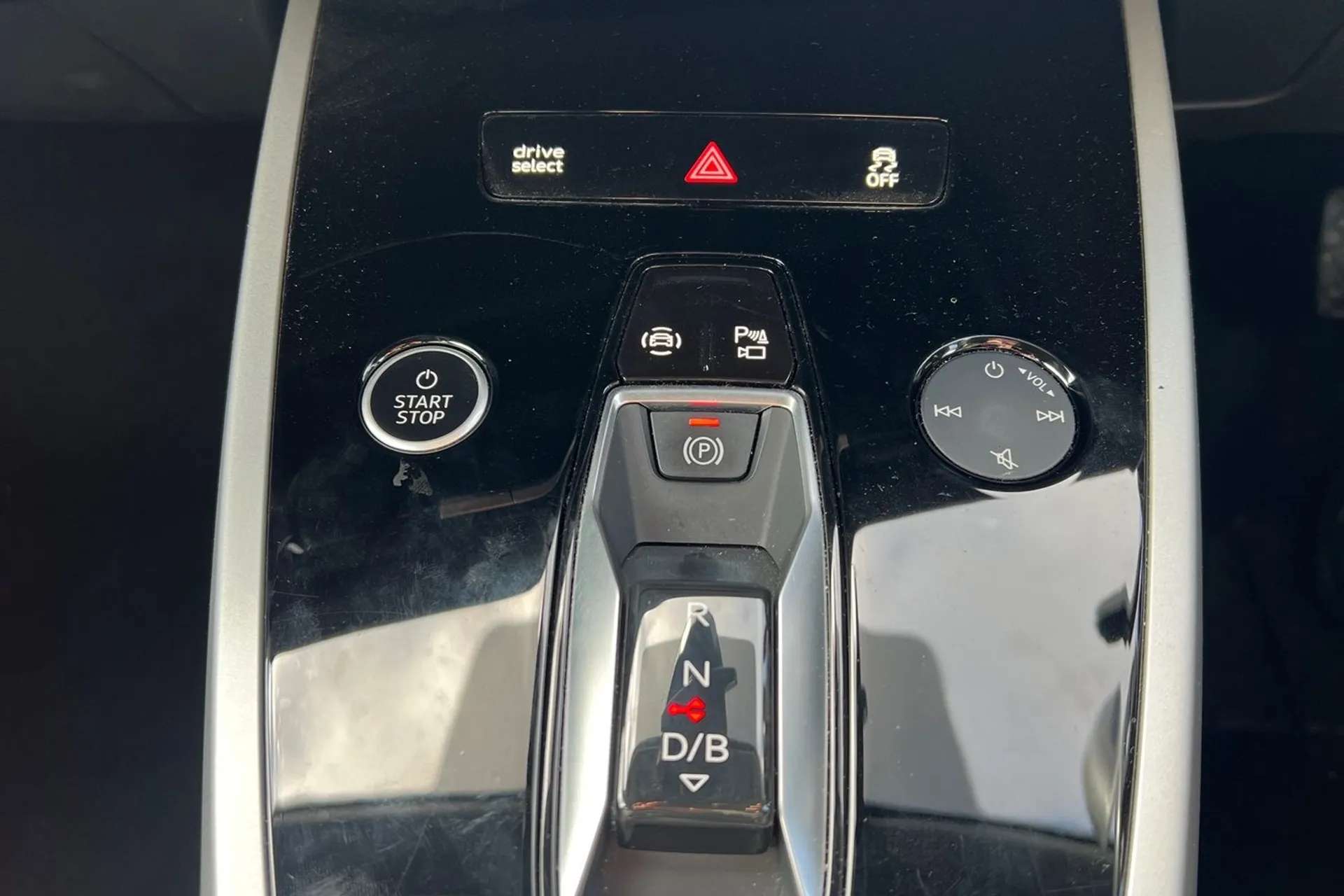 2023 AUDI Q4 2023 AUDI Q4