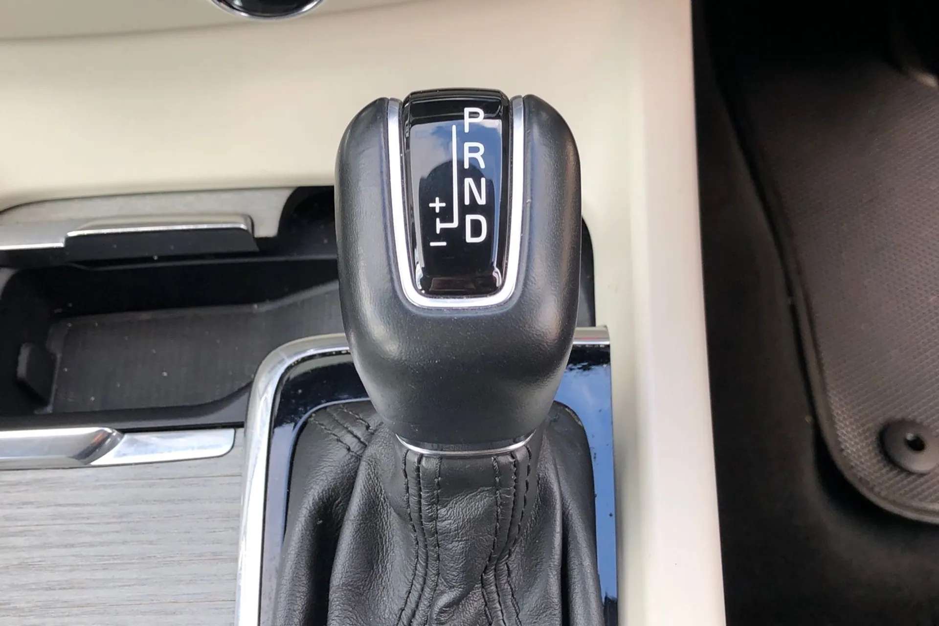 2019 VOLVO V60 2019 VOLVO V60