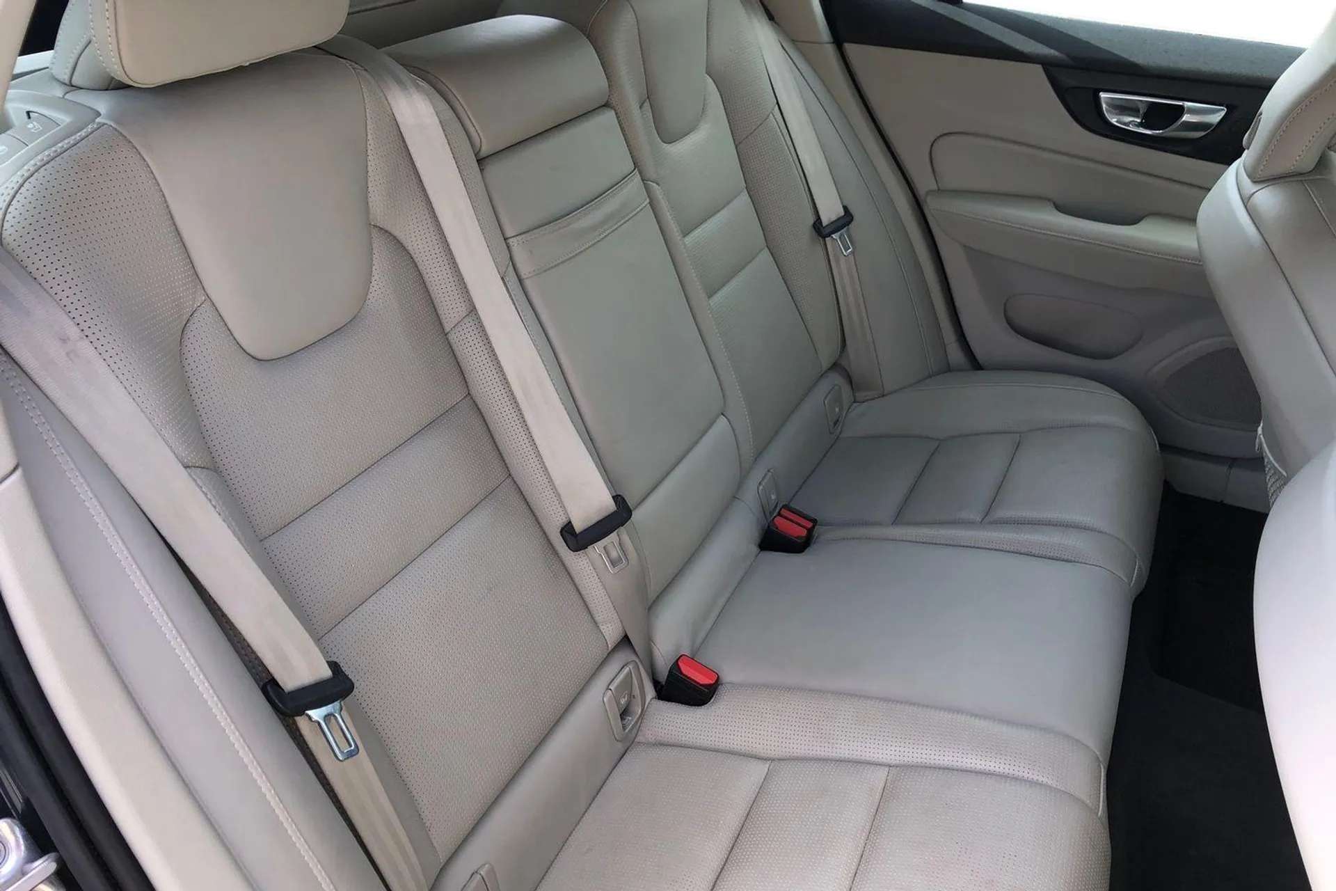 2019 VOLVO V60 2019 VOLVO V60