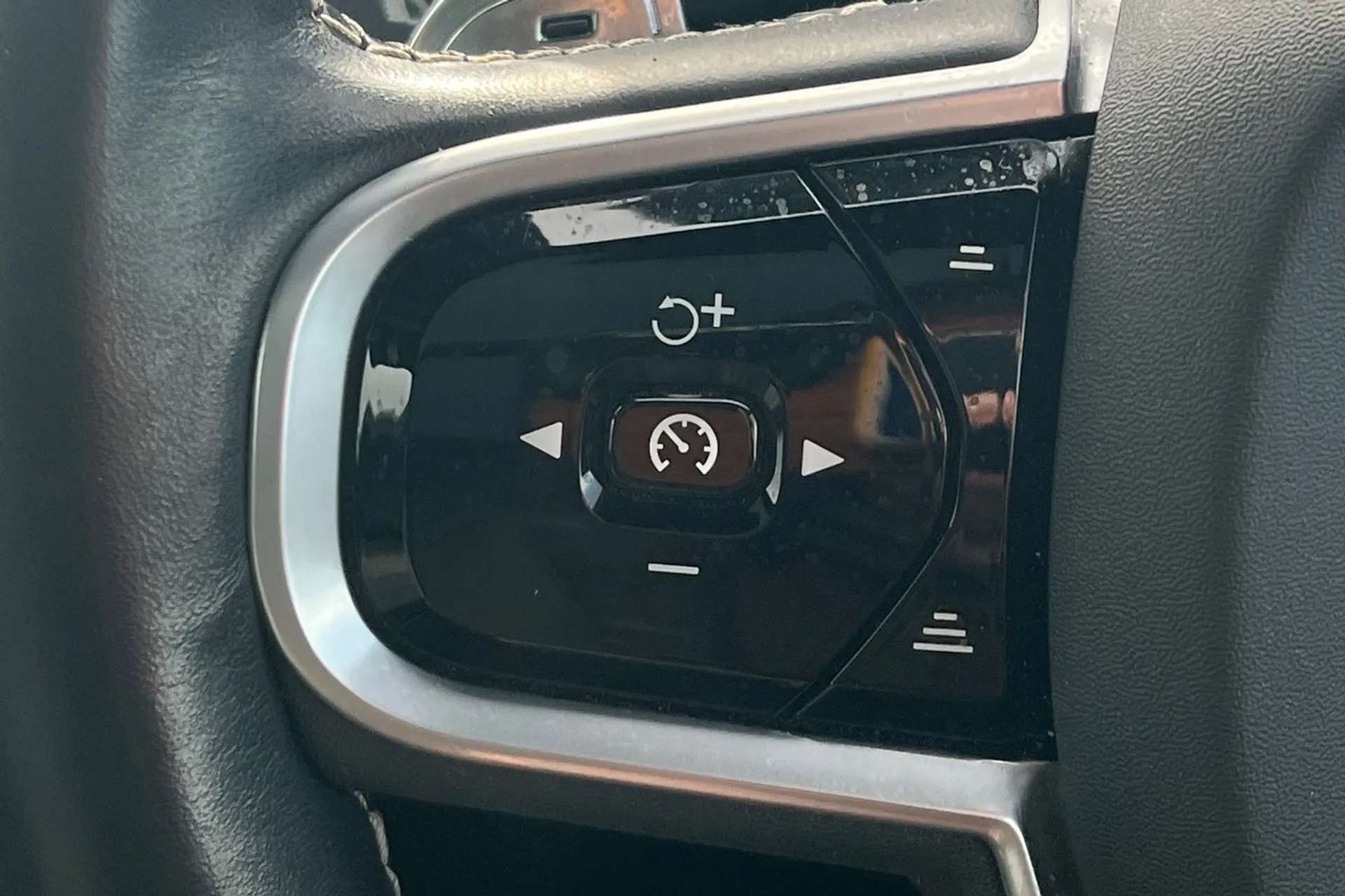 2020 VOLVO V60 2020 VOLVO V60