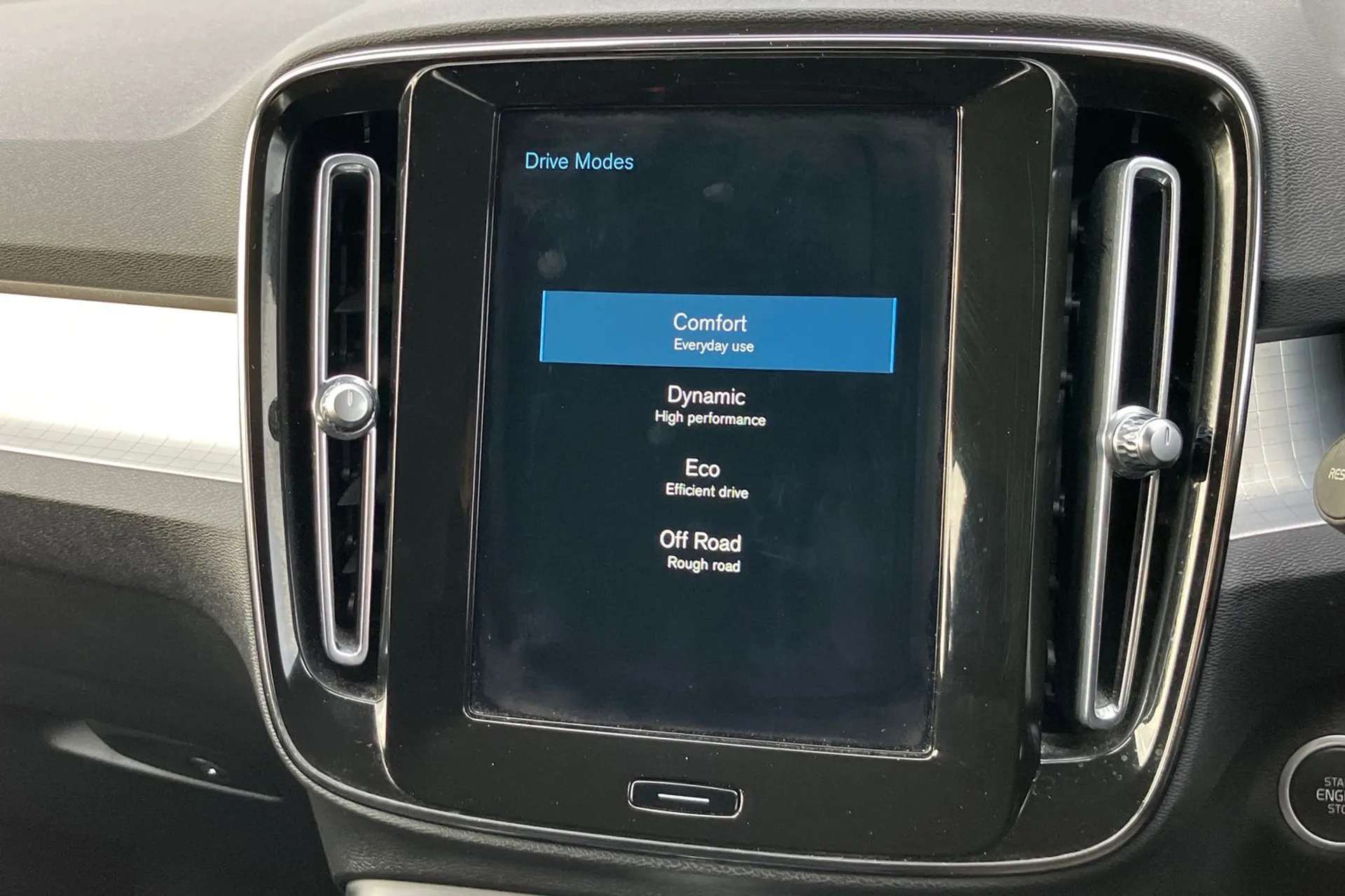 2020 VOLVO XC40 2020 VOLVO XC40