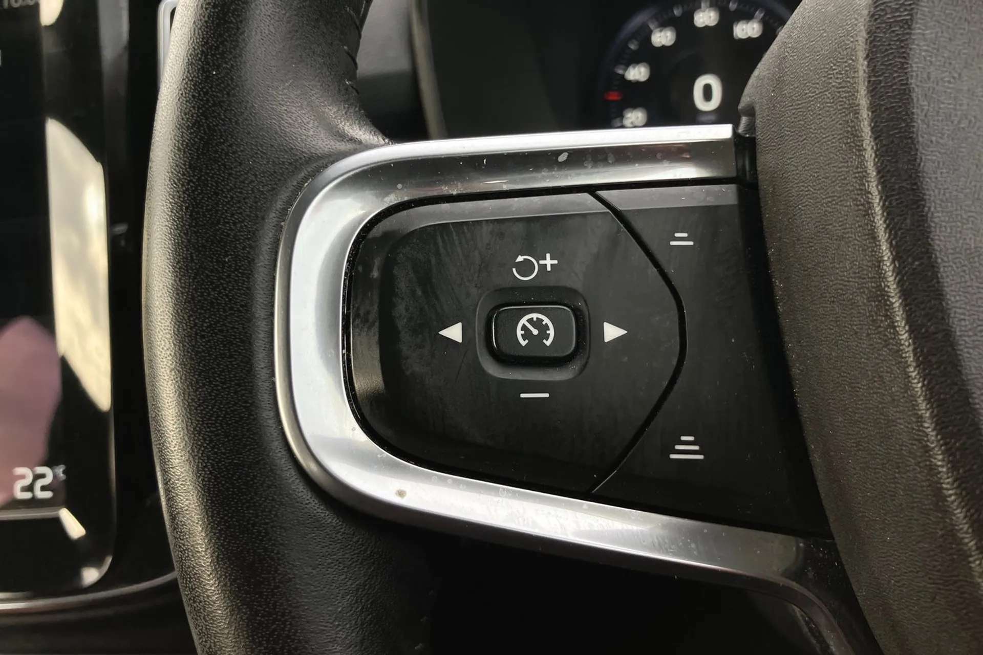 2020 VOLVO XC40 2020 VOLVO XC40