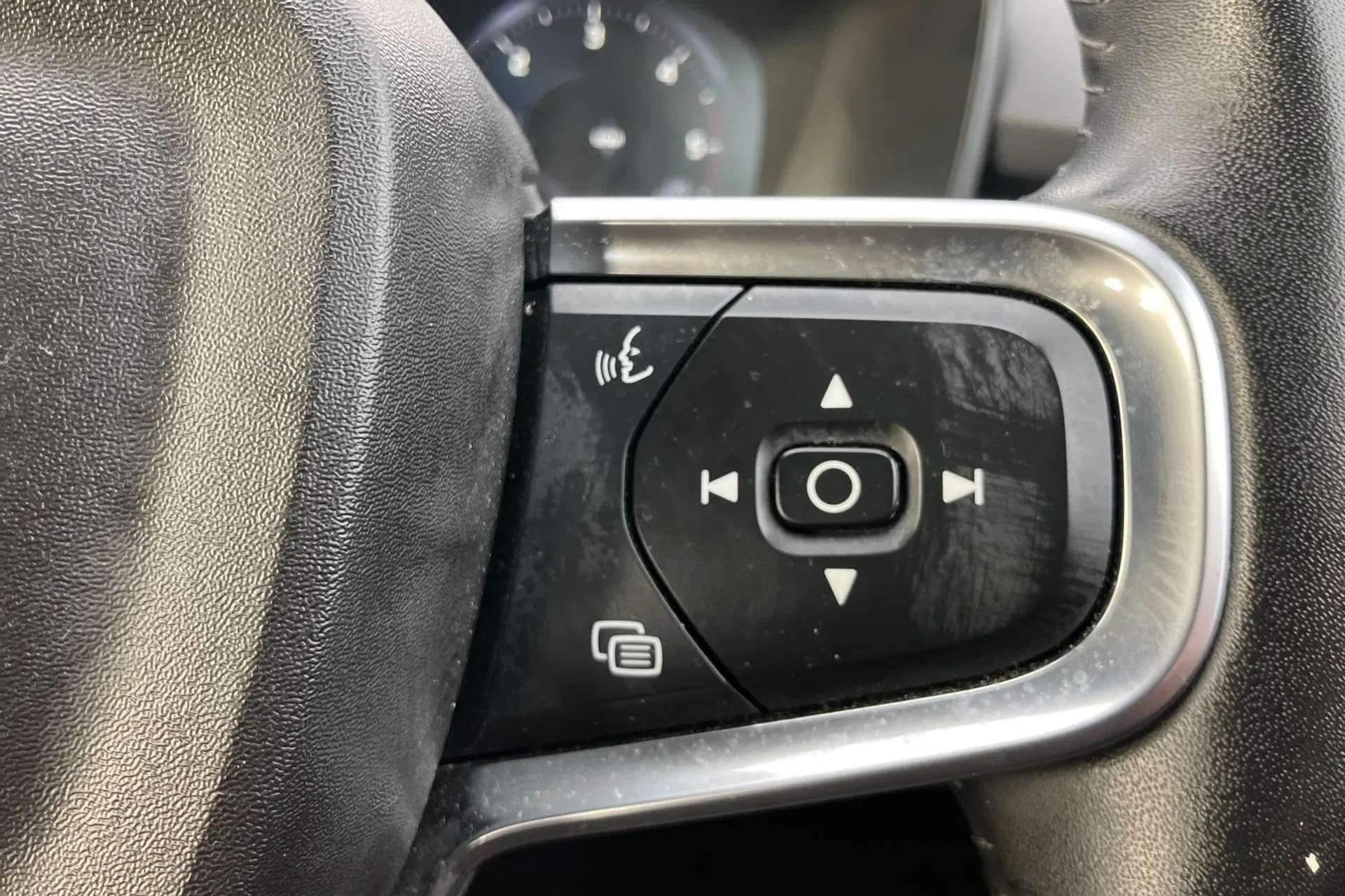 2020 VOLVO XC40 2020 VOLVO XC40