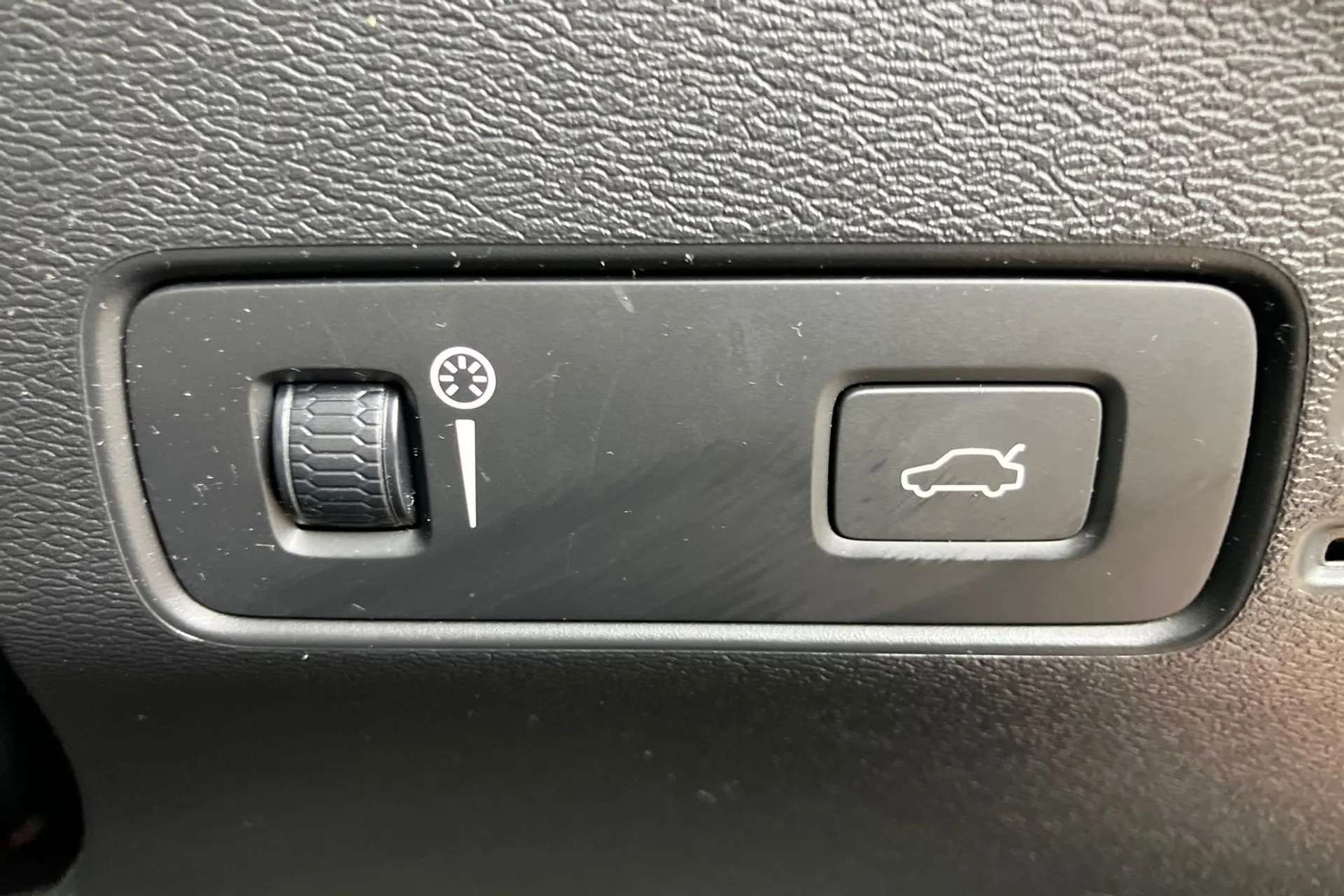 2020 VOLVO XC40 2020 VOLVO XC40