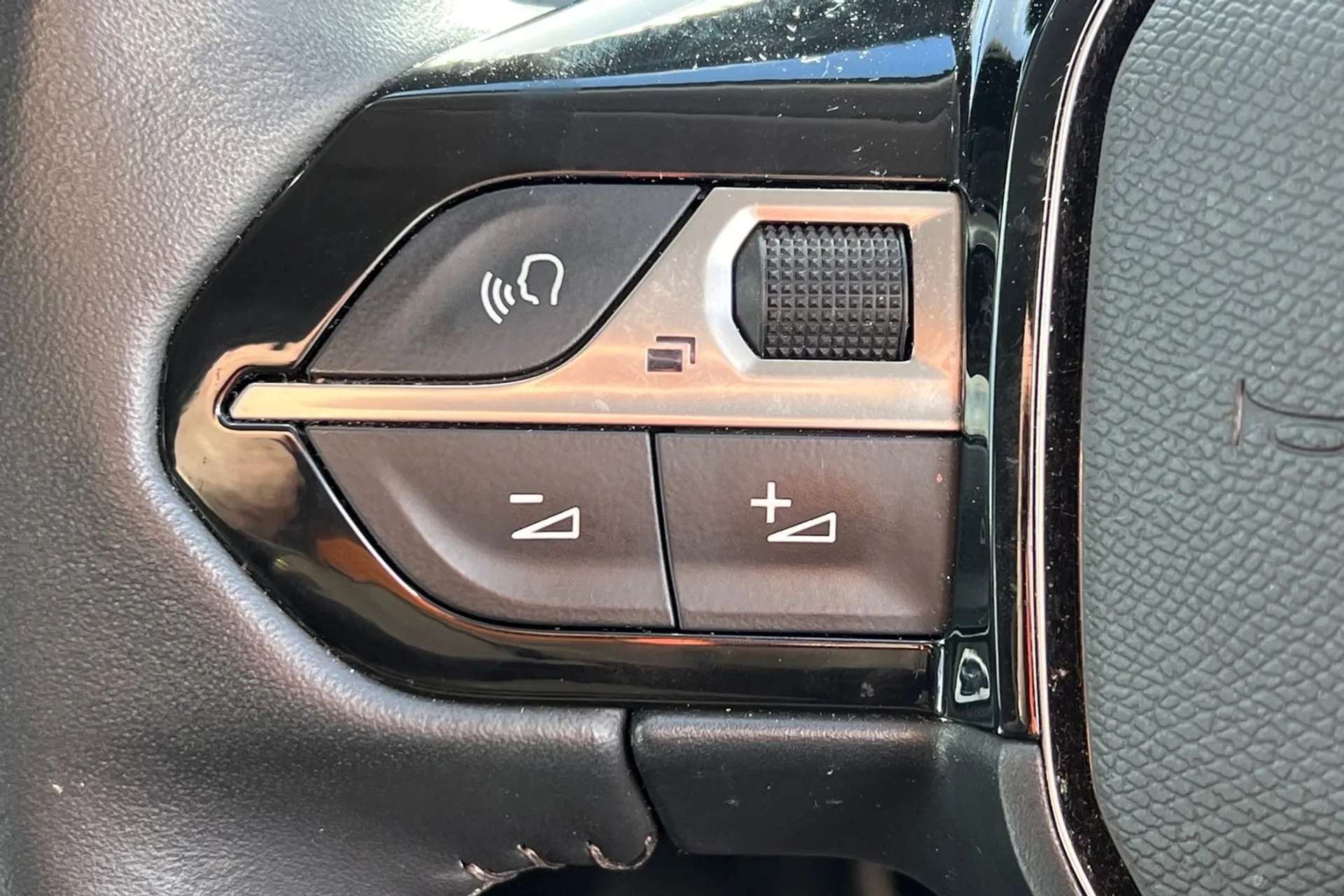 2021 PEUGEOT 2008 2021 PEUGEOT 2008